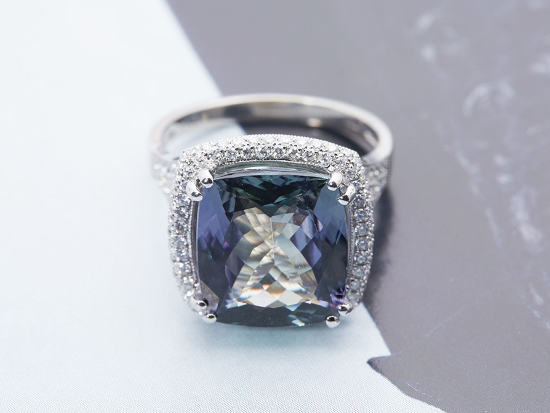 18k White Gold 8.62ct Tanzanite & 0.96ct Diamond Ring - Image 2 of 4