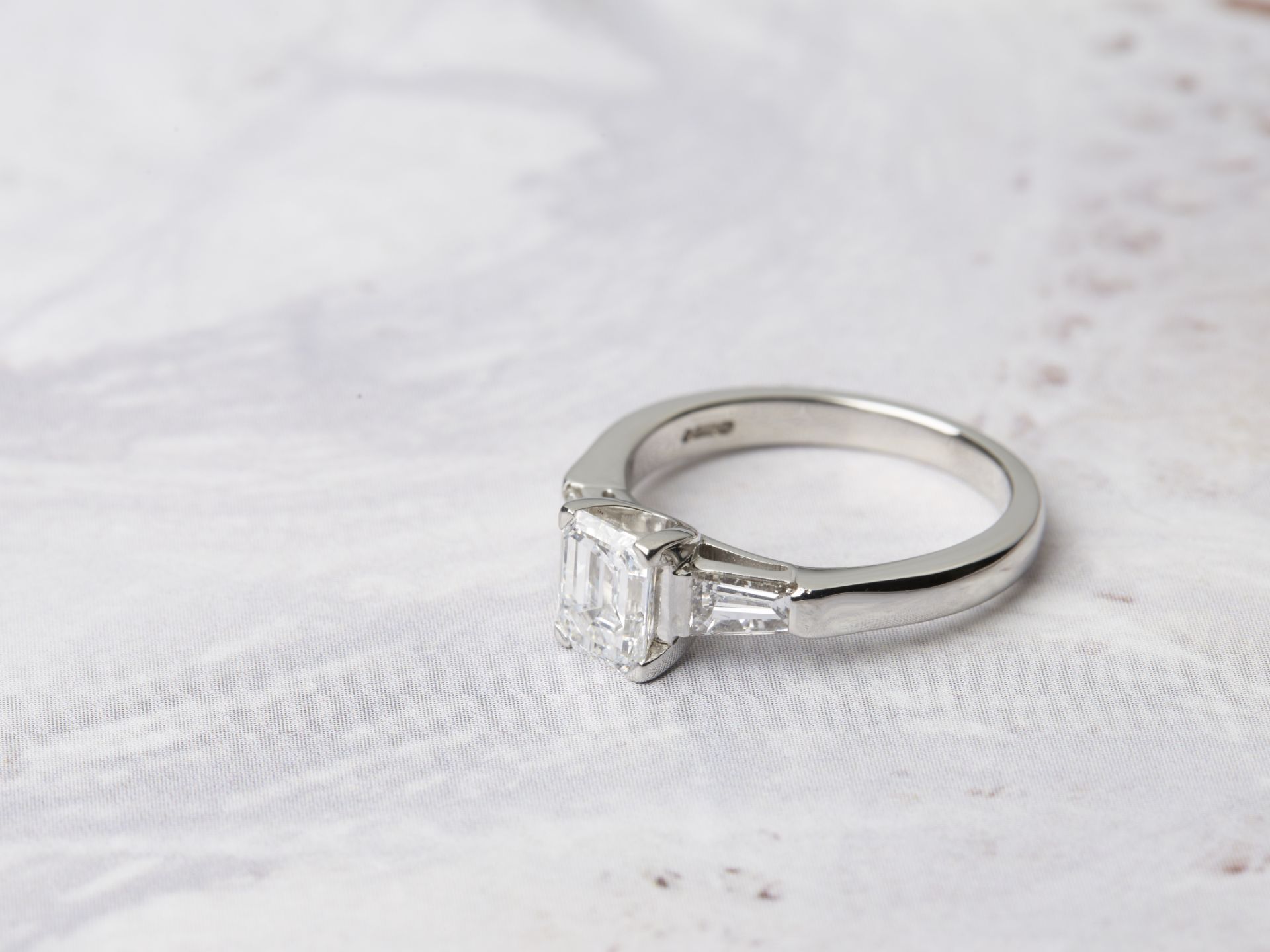 Platinum Emerald Cut 1.02ct Diamond Ring - Image 2 of 6