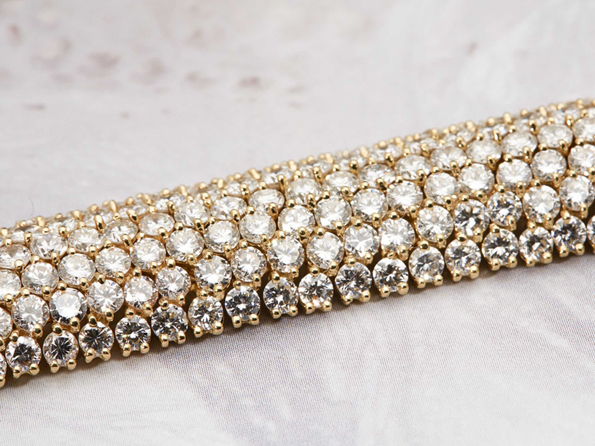 18k Yellow Gold 49.00ct Diamond Cluster Link Bracelet - Image 3 of 5