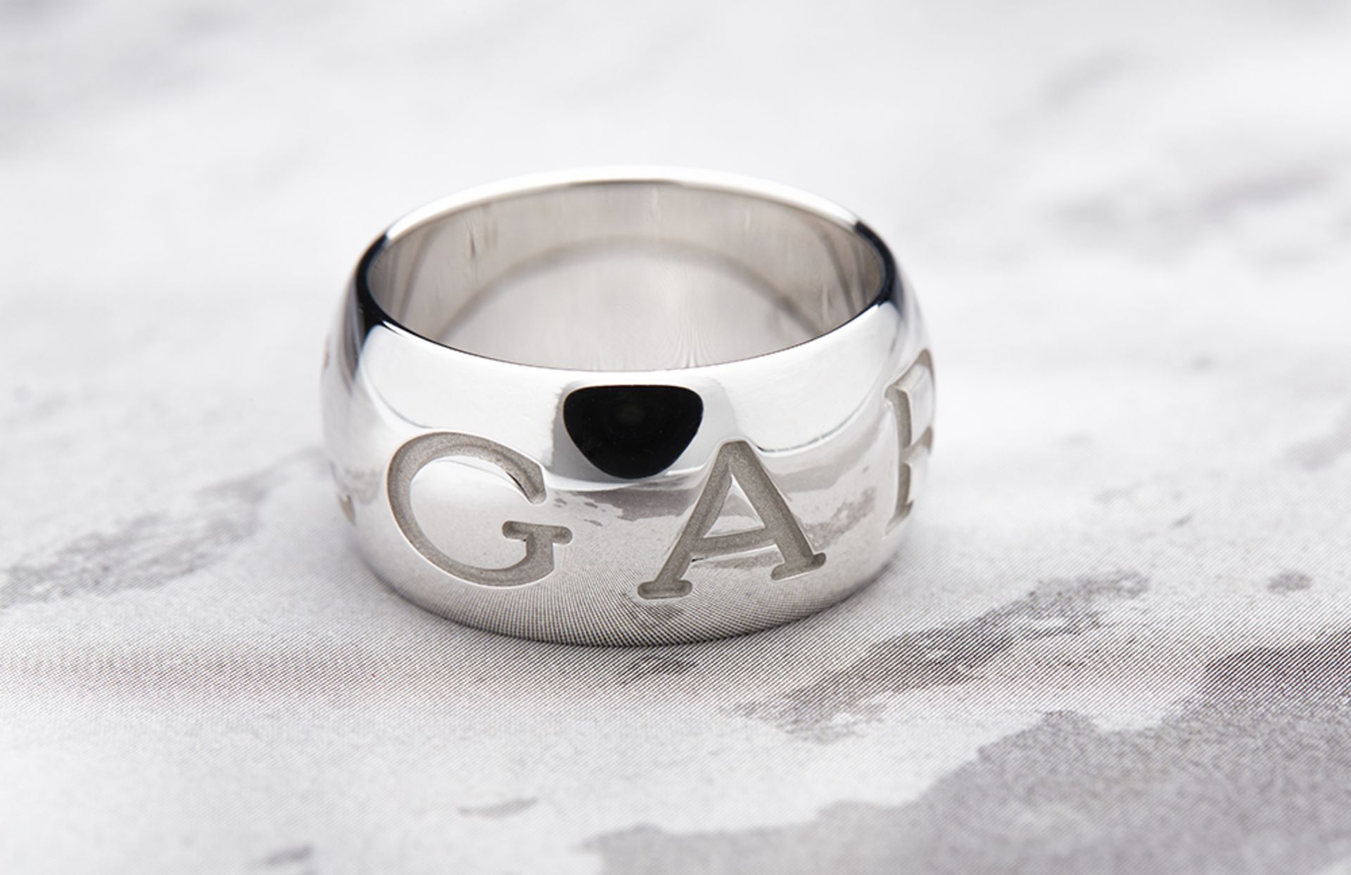 18k White Gold Monologo Ring - Image 2 of 5