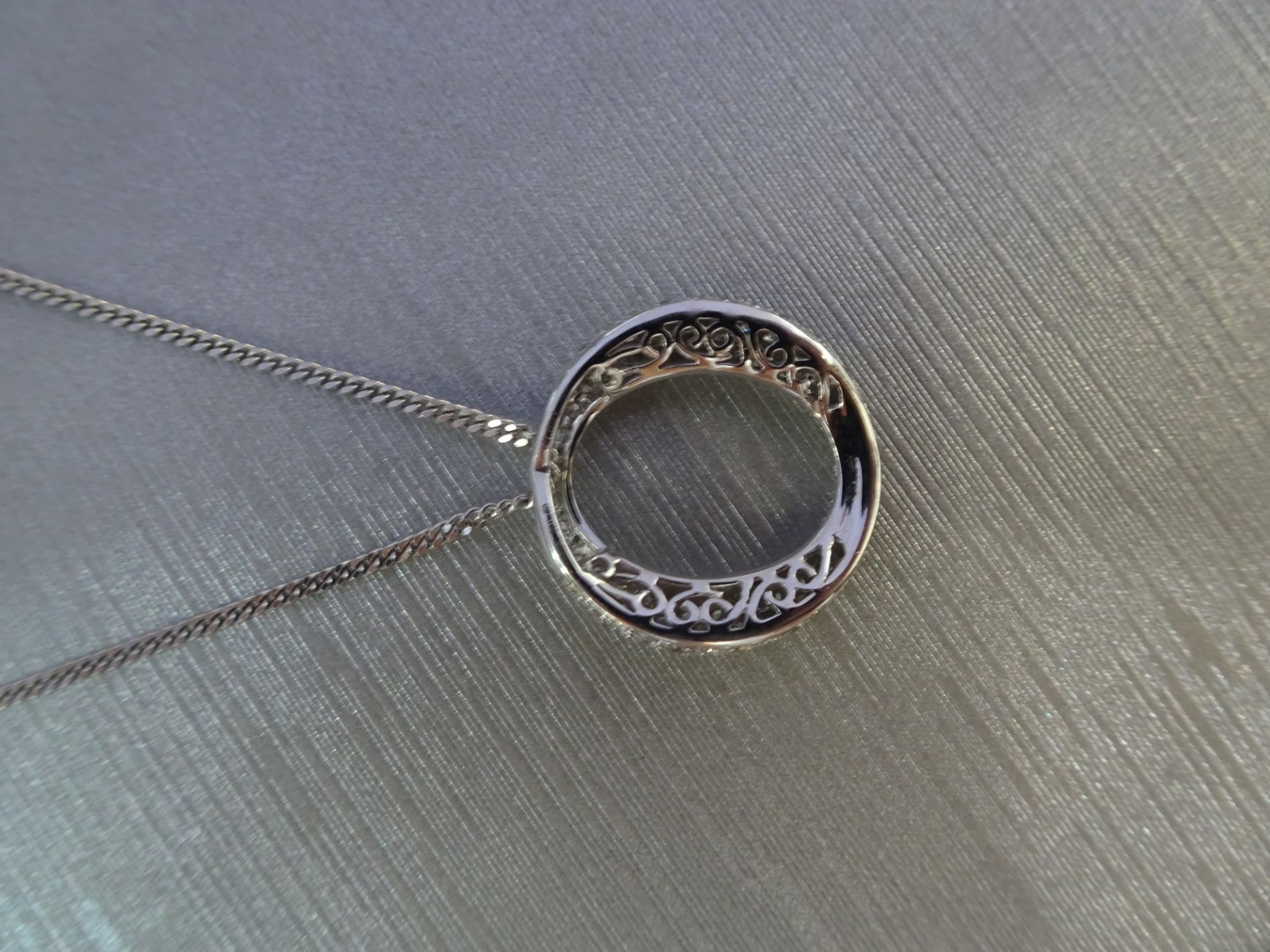 18ct white gold diamond set pendant in an 'o' design. Set with tiny brilliant cut diamonds - Image 3 of 4