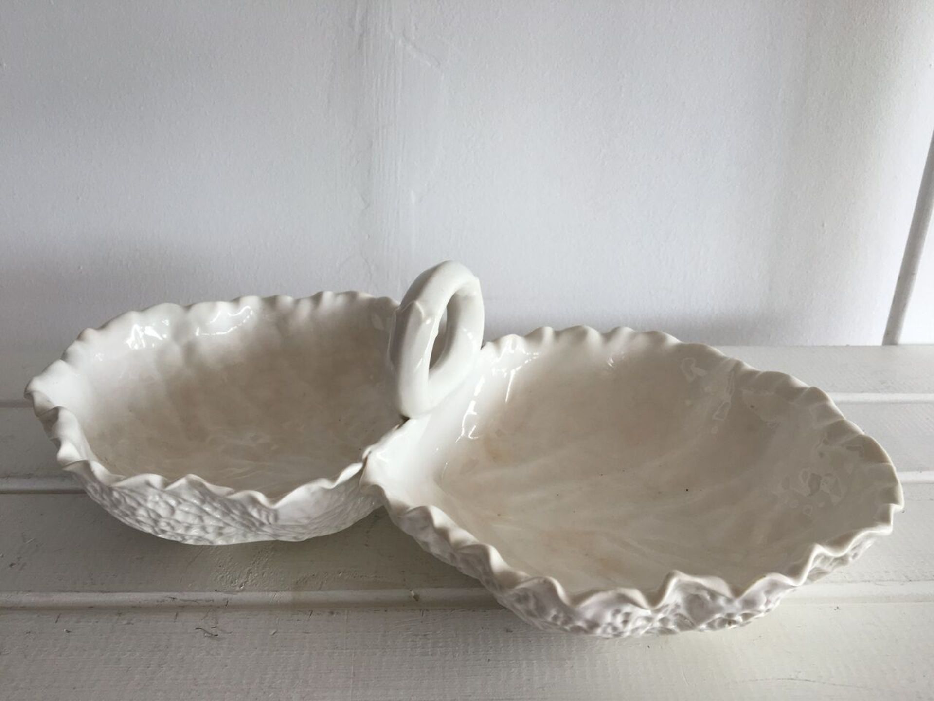QUIRKY ANTIQUE COPELANDS SPODE WHITE CABBAGE LEAF SECTIONAL DISH WITH HANDLE. c1891. PRINTED & - Image 2 of 3