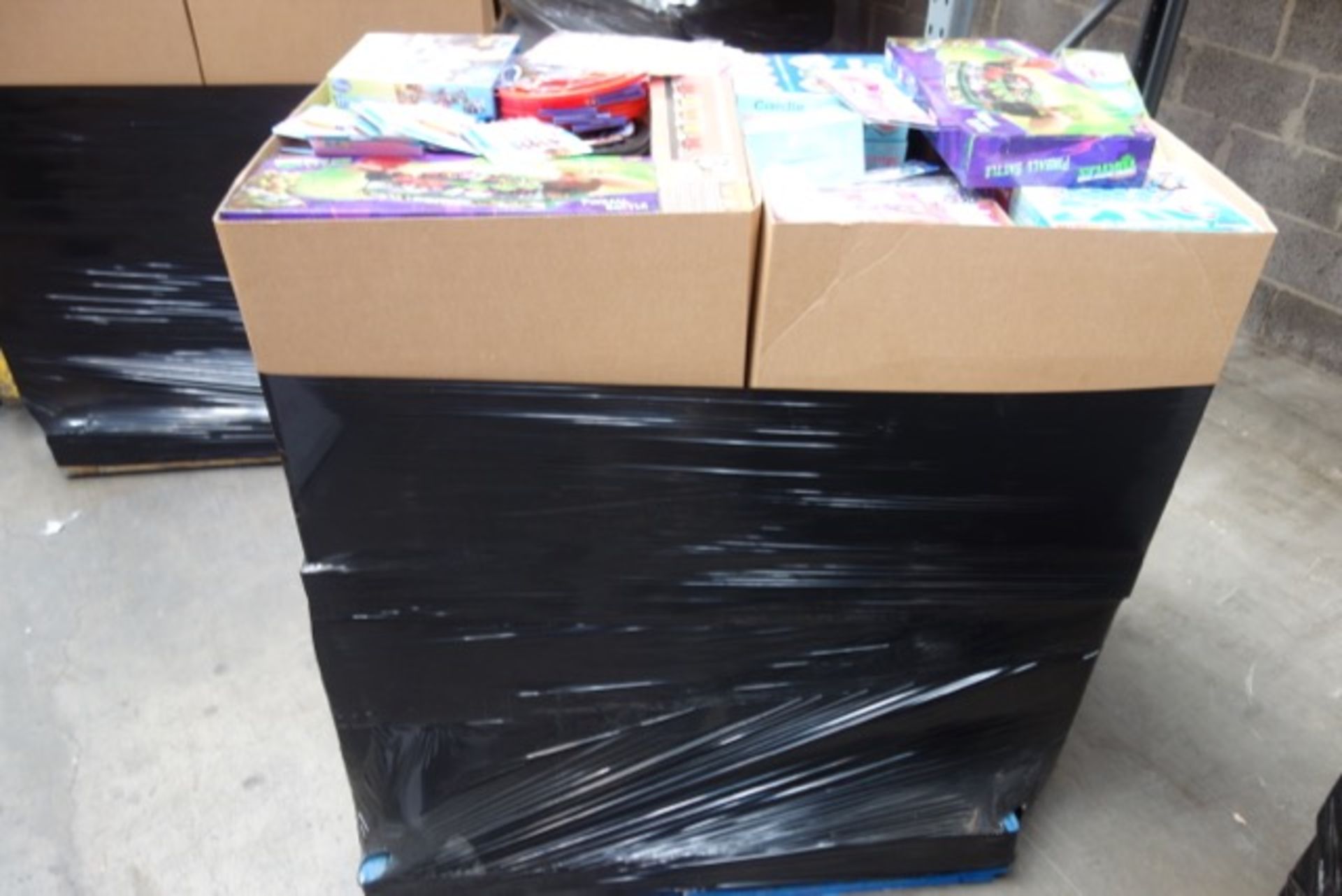 (EOL7) Large Pallet CONTAINING 1,352 ITEMS OF NEW SUPERMARKET/HIGH STREET STORE OVER STOCK/END OF