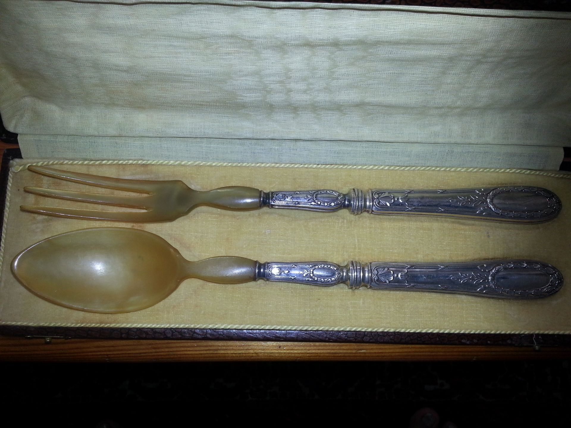 Antique silver handle horn salad set