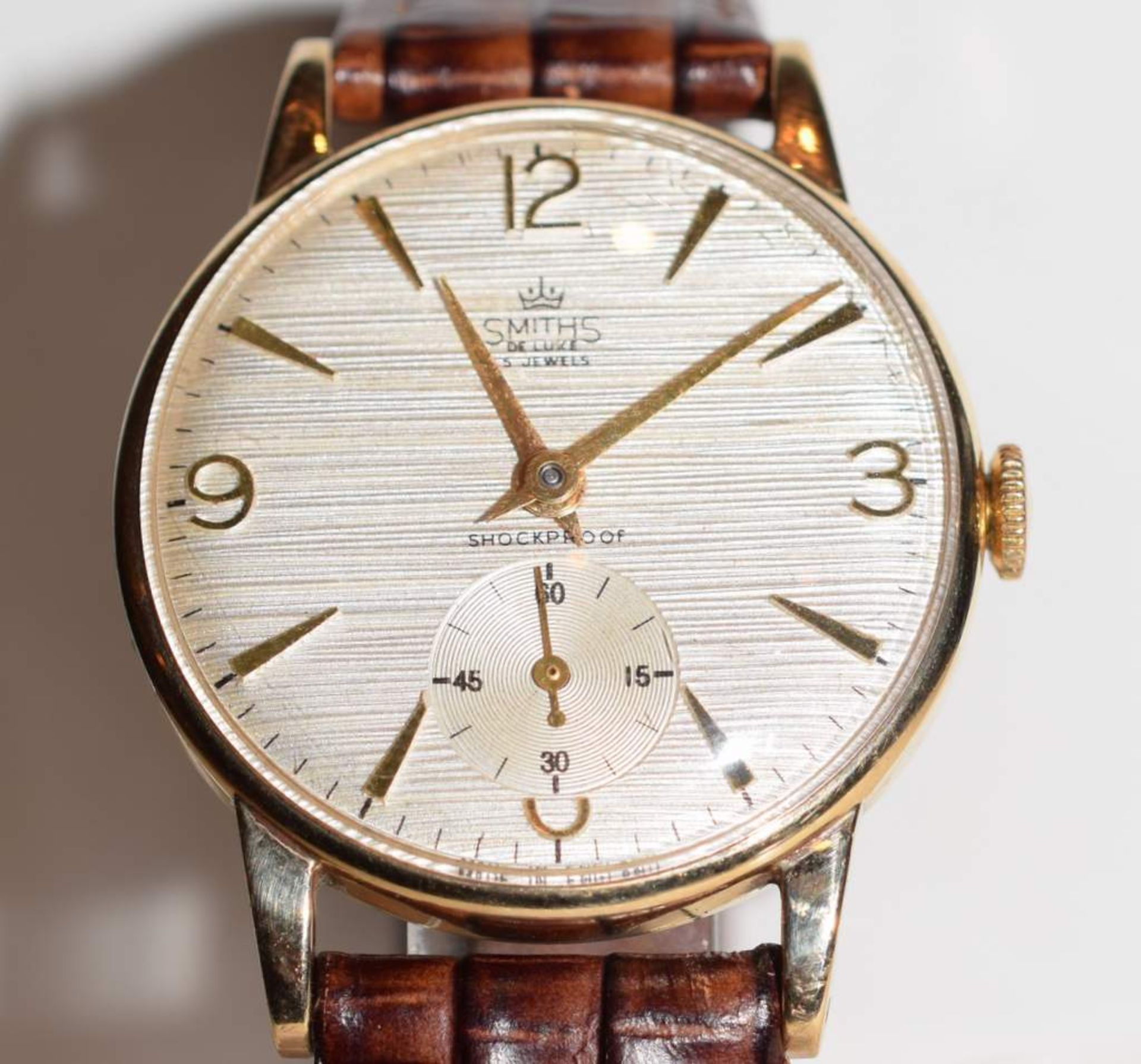 Vintage Smith De Luxe 9ct Gold Gentleman's Wristwatch With Beautiful Linen Dial - Image 2 of 5