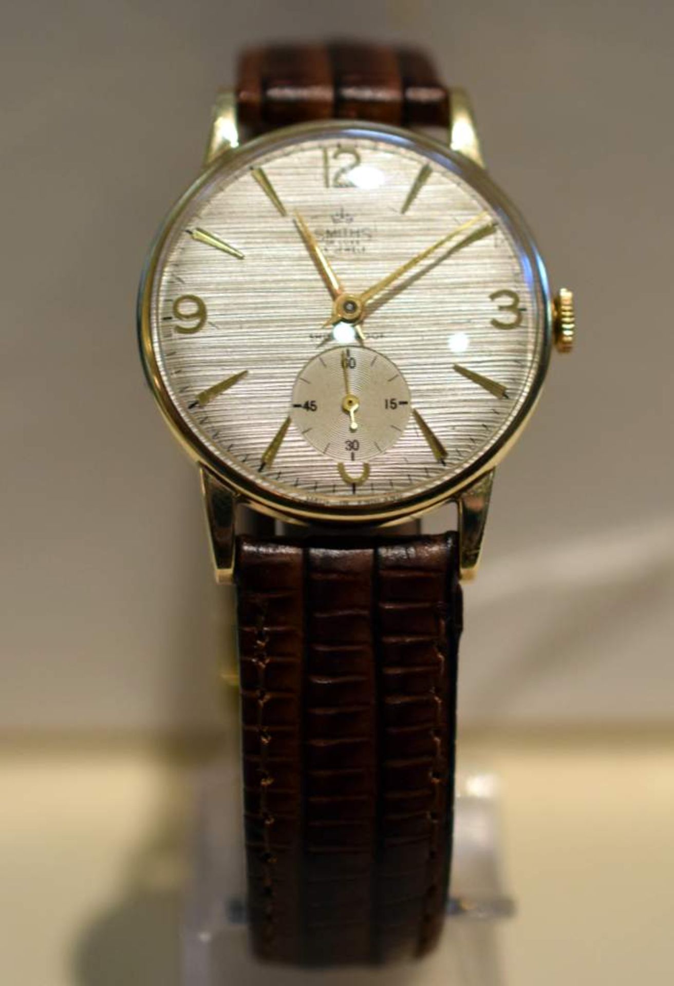 Vintage Smith De Luxe 9ct Gold Gentleman's Wristwatch With Beautiful Linen Dial - Image 3 of 5