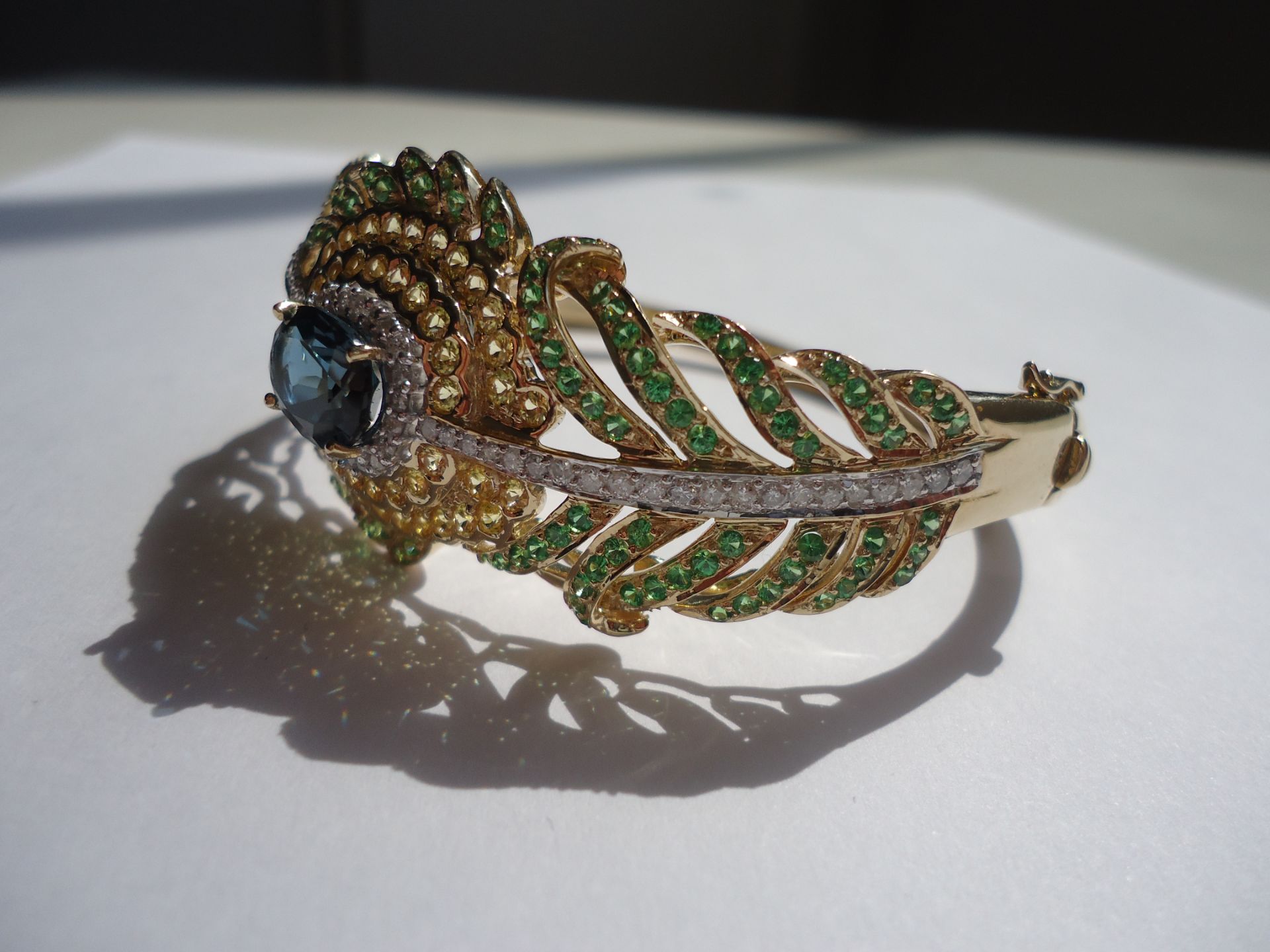 Intricate leaf design bracelet, set on 14k yellow gold with green, yellow and blue precious stoones - Image 2 of 15