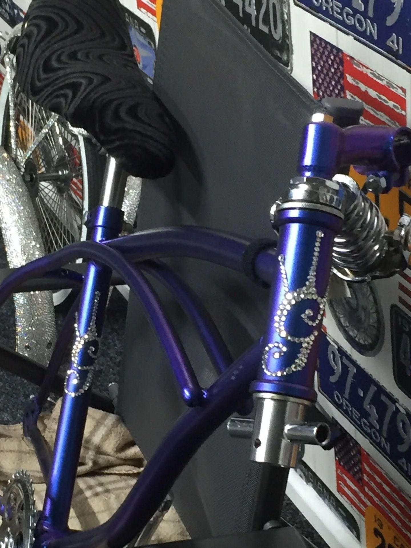 Custom Made Lowrider Bicycle. 2 tone paint with 23,000 Swarovski & Preciosa Crystals. - Image 7 of 7