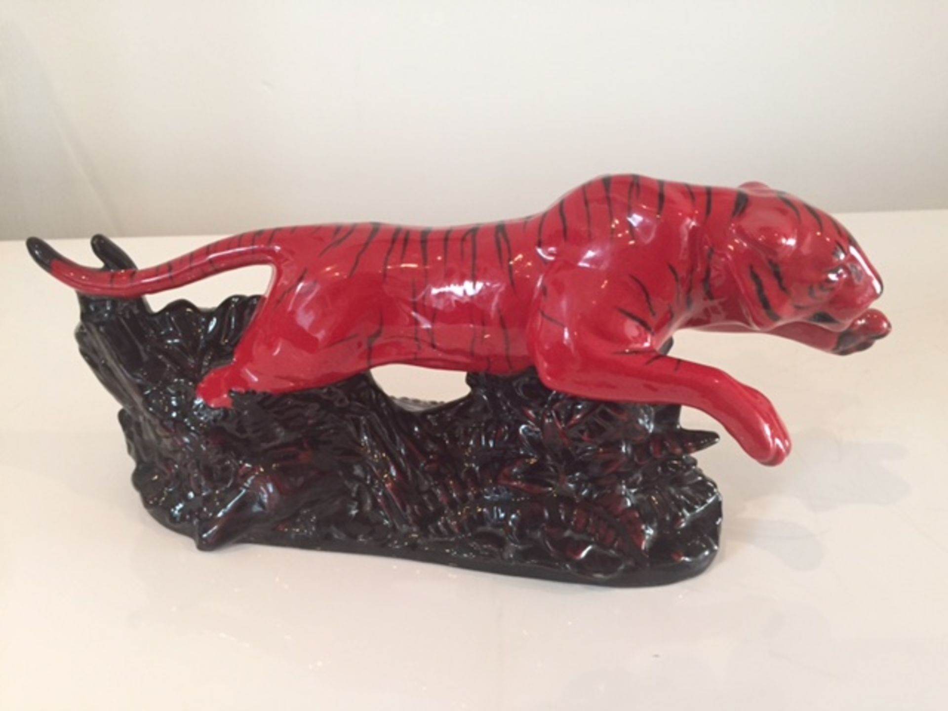 Peggy Davis ceramic tiger. - Image 2 of 3