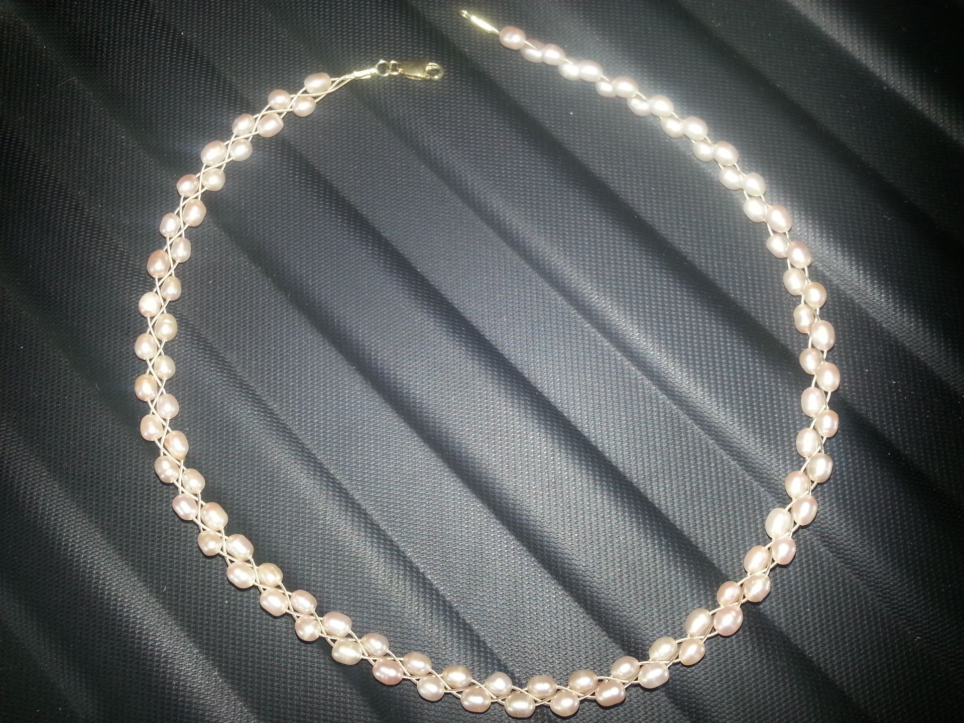 9ct gold wire and clasp pearls necklace