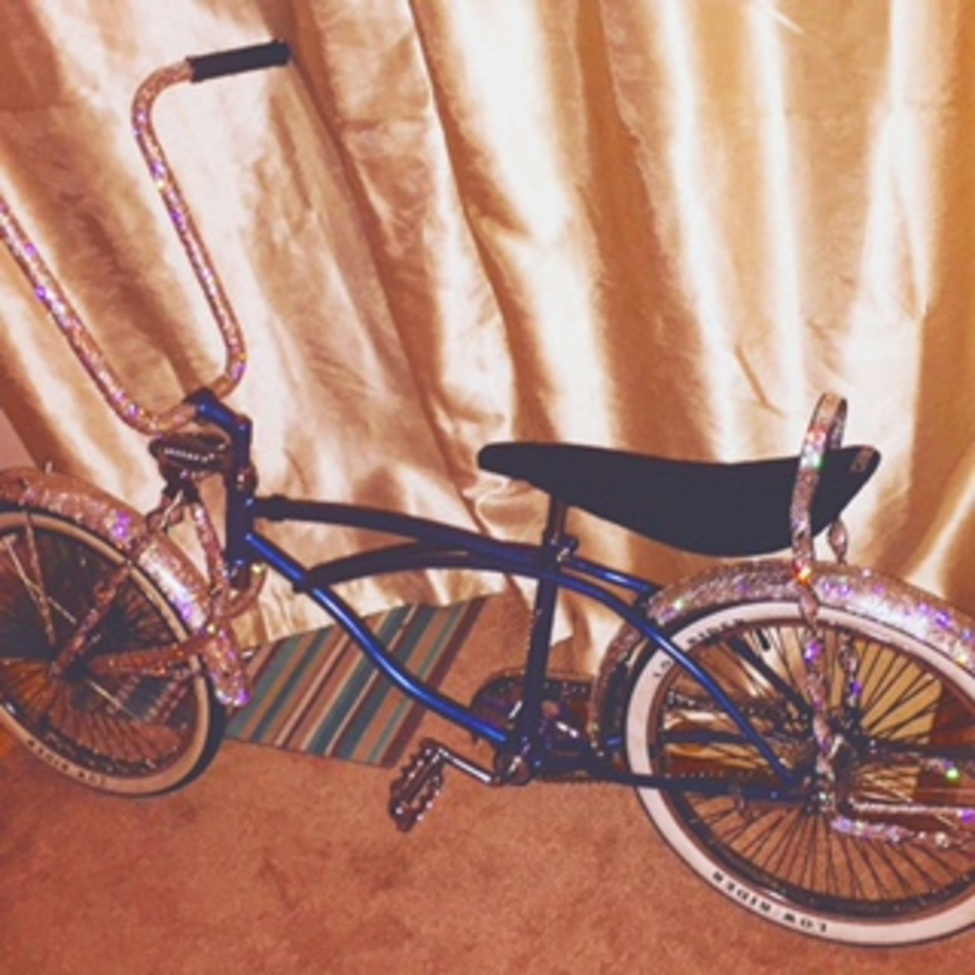 Custom Made Lowrider Bicycle. 2 tone paint with 23,000 Swarovski & Preciosa Crystals. - Image 5 of 7
