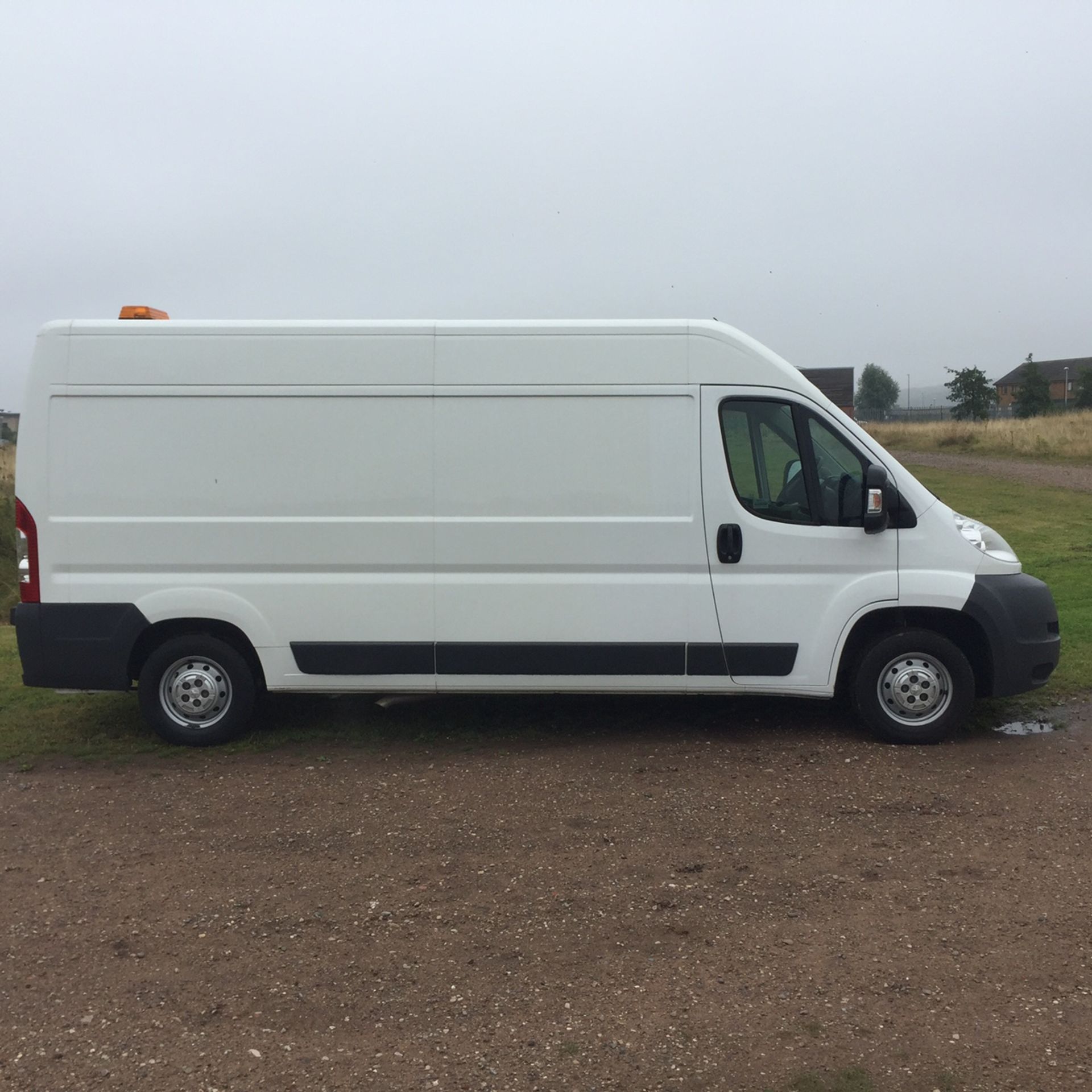 Peugeot Boxer 2.2L HDI 435 L4/H2 High Roof Van (2014) - Image 5 of 10