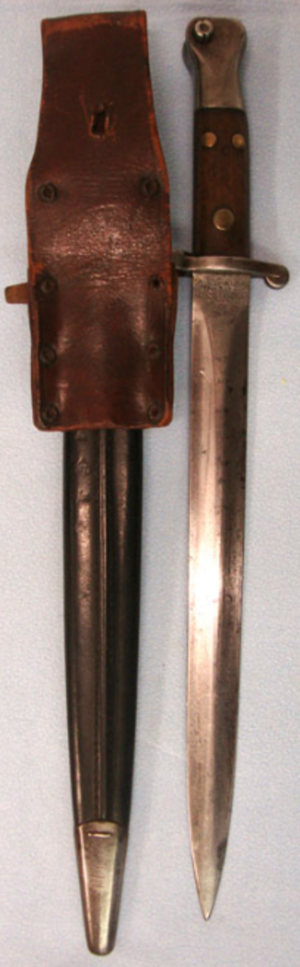 British Pattern 1888 MK I, 1st Type Sword Bayonet with Three Brass Rivets, Scabbard & Frog - Image 3 of 3