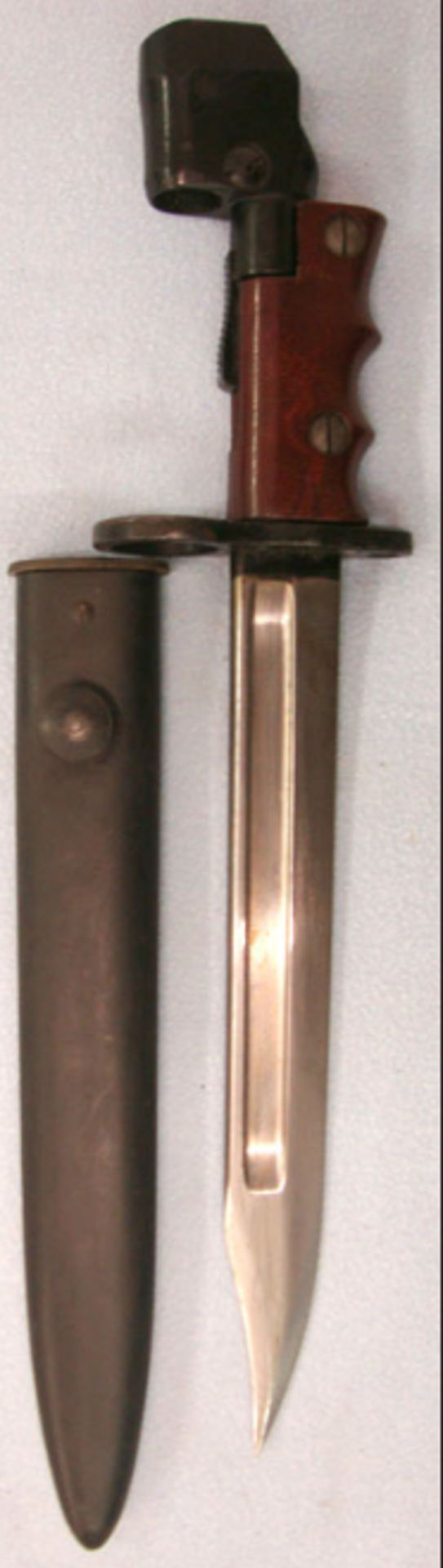 British No 7 MK 1/L Swivelling Pommel Bayonet With Red Composite Grips For No 4 Rifles and Scabbard - Image 3 of 3