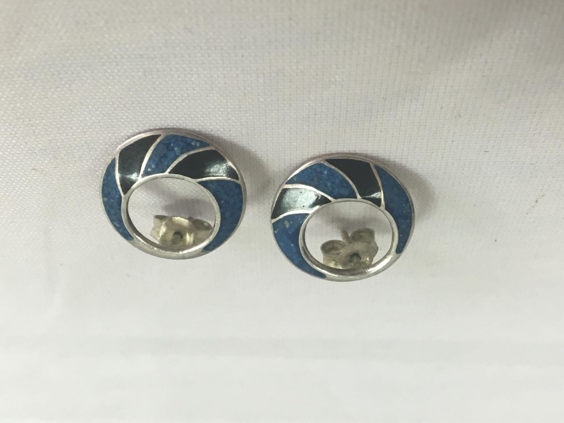 VINTAGE MEXICAN SILVER AND ENAMEL EARRINGS. FREE UK DELIVERY. NO VAT.