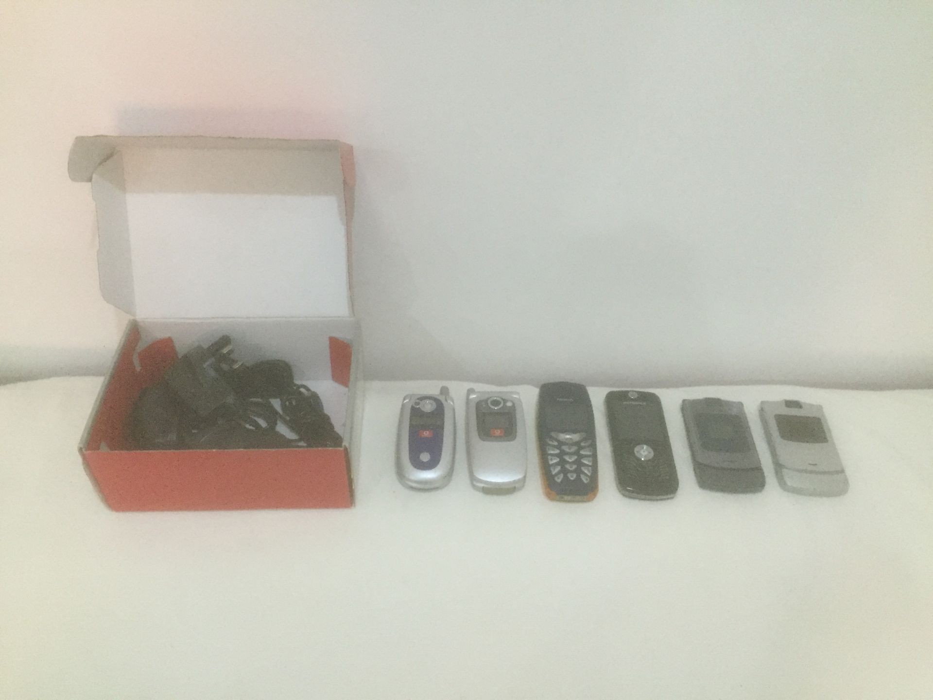 JOB LOT OF 6 x MOBILE PHONES - USED