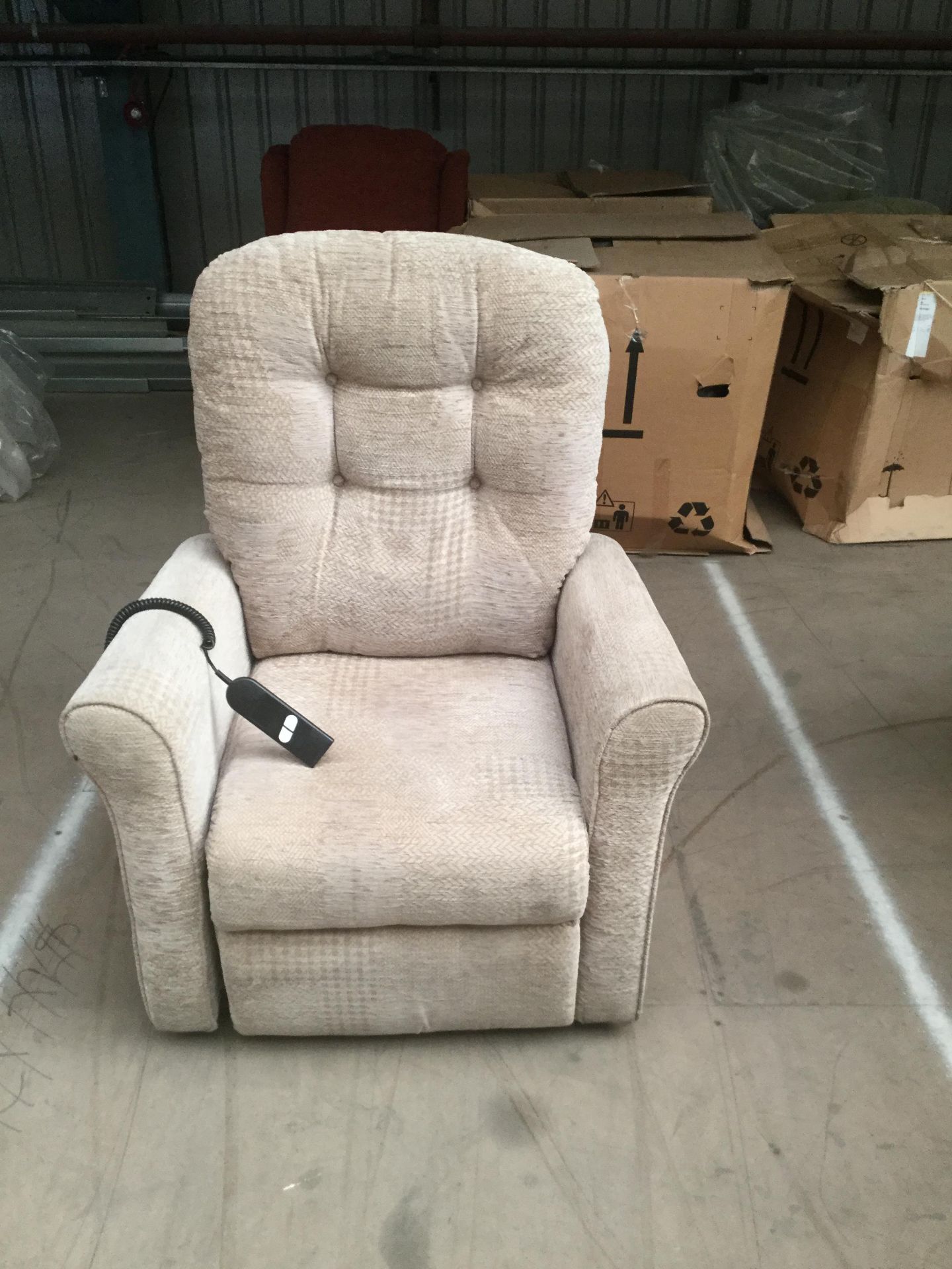 Brand new boxed direct from the manufacturers Bailey rise and recline electric chair