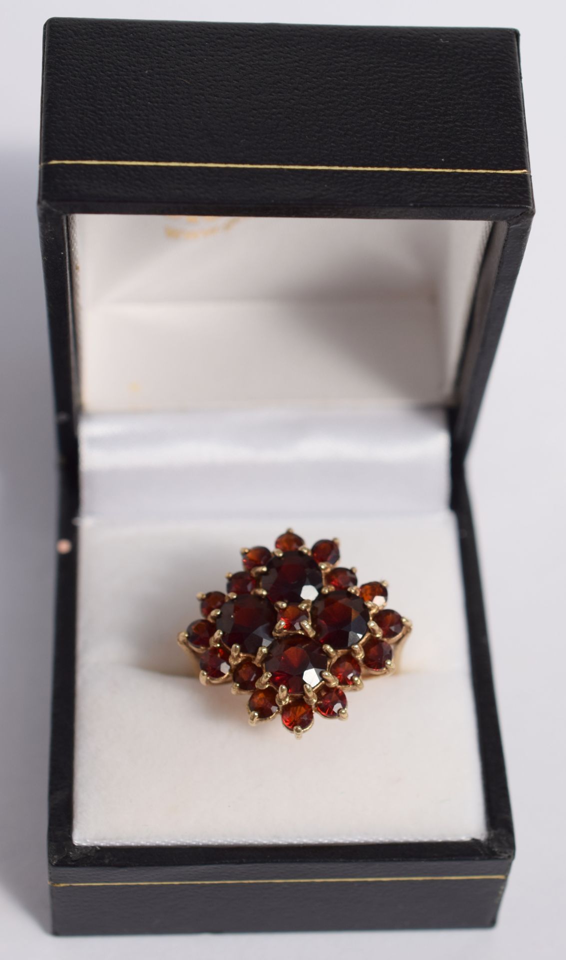 Vintage 9ct Gold Ring With 17 Small Garnets And Four Big Garnets