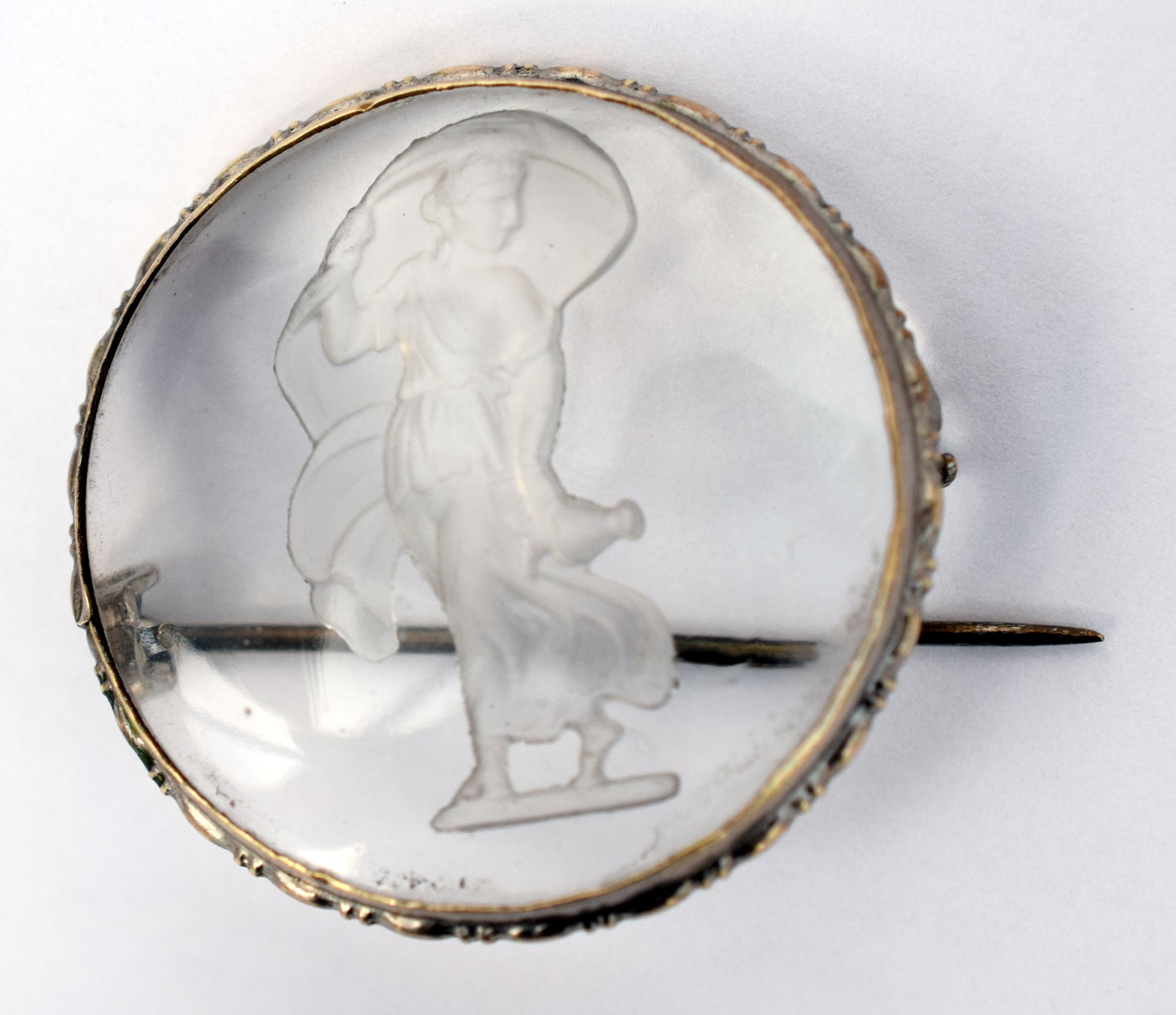 Vintage Intaglio Brooch In Gilt & Glass/Quartz Of Classical Woman Figure Carrying Water Jug - Image 5 of 5