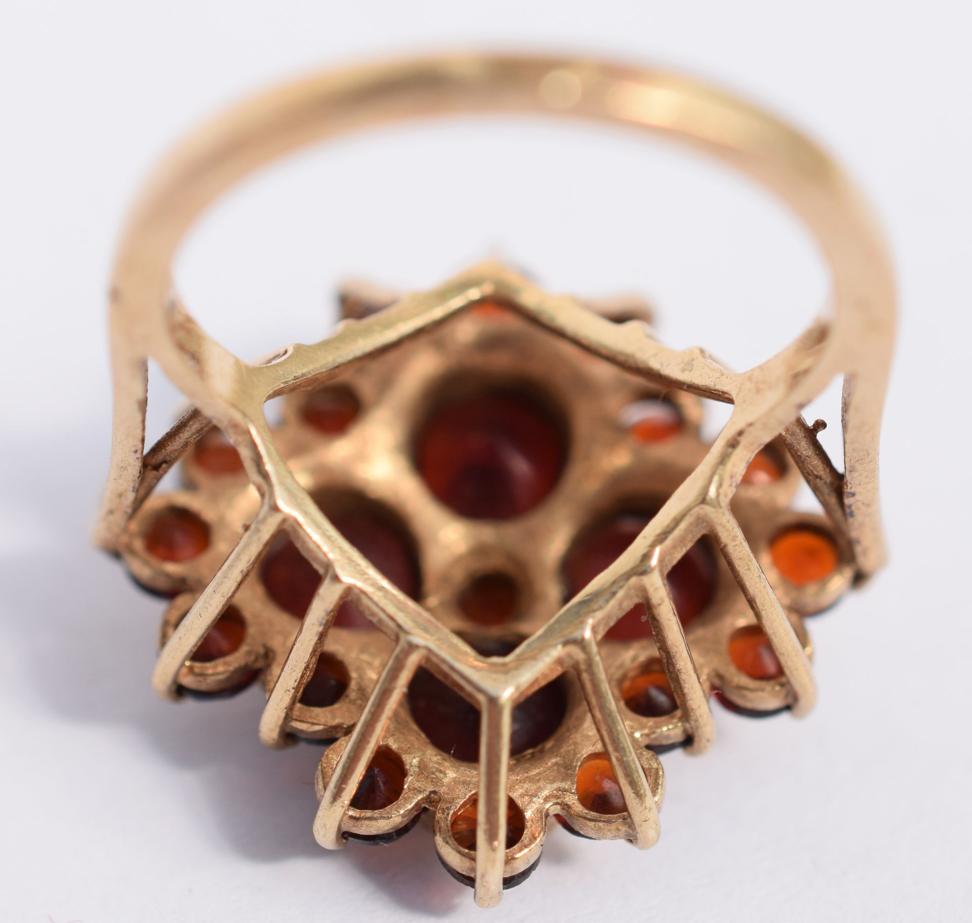 Vintage 9ct Gold Ring With 17 Small Garnets And Four Big Garnets - Image 7 of 9