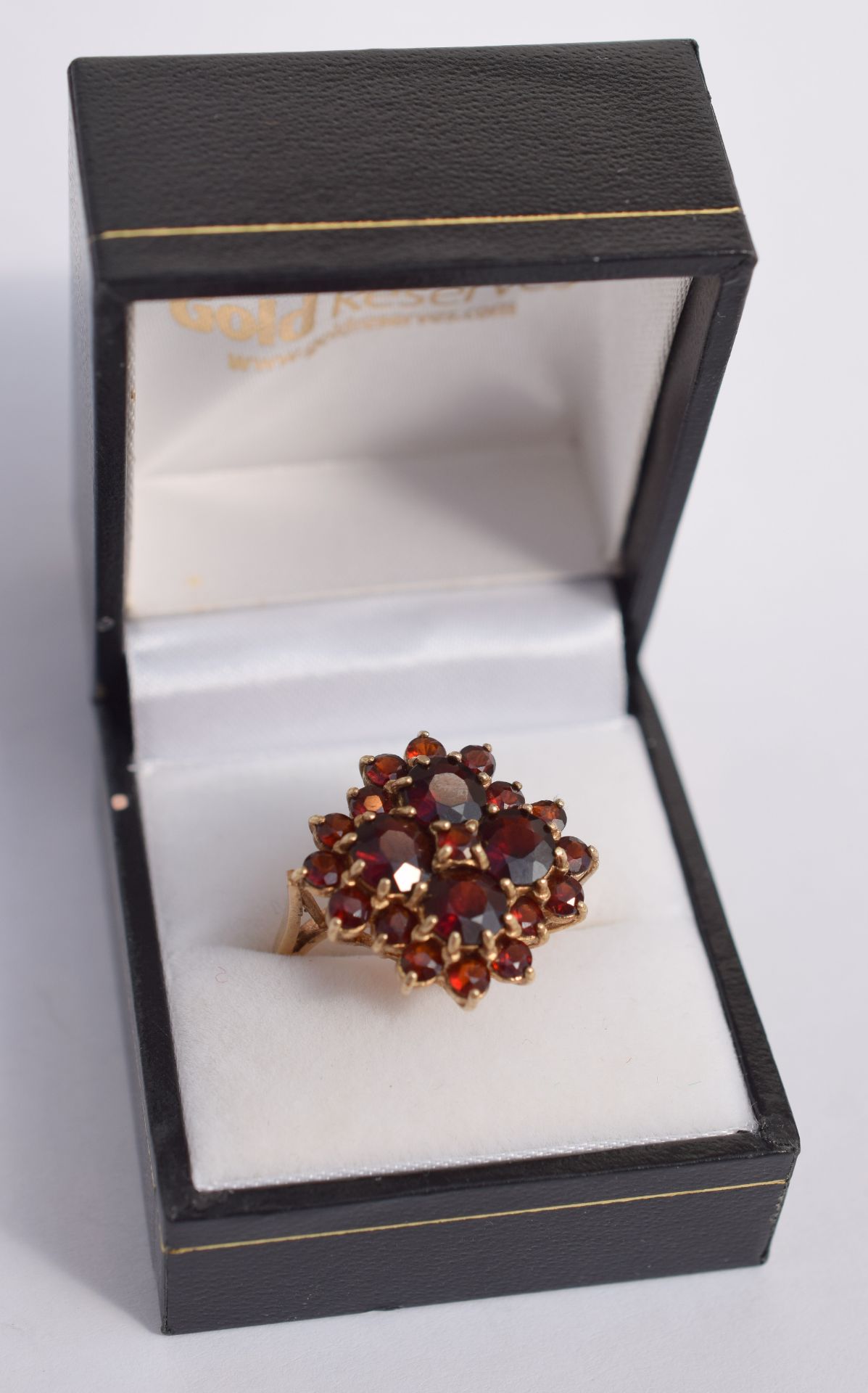 Vintage 9ct Gold Ring With 17 Small Garnets And Four Big Garnets - Image 4 of 9