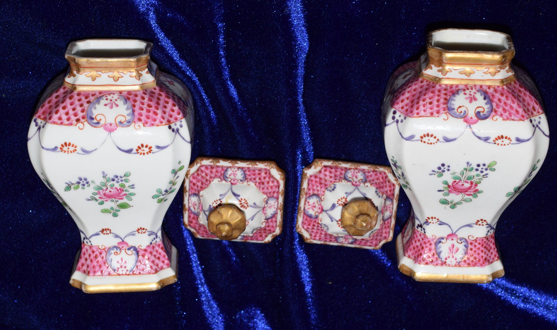 Pair of late 19th Century Lidded Vases in Sevres Style - Image 7 of 7