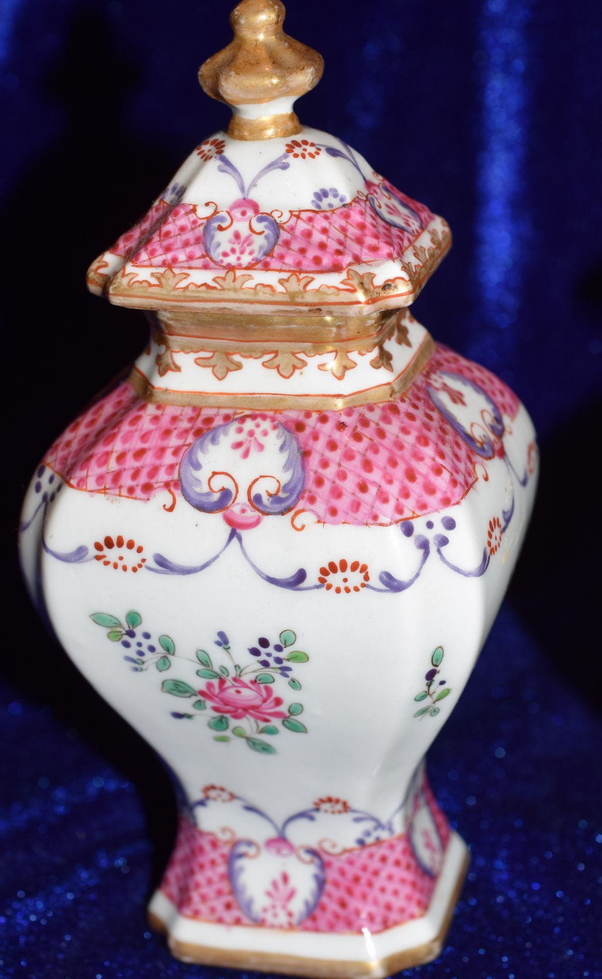 Pair of late 19th Century Lidded Vases in Sevres Style - Image 3 of 7