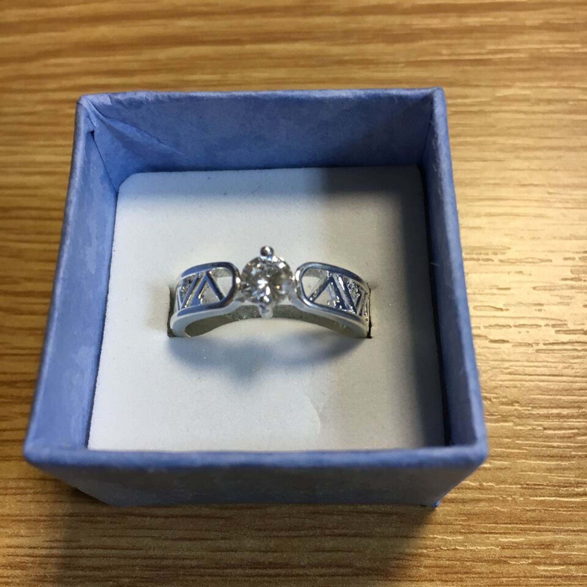 SILVER AND CUBIC ZIRCONIA RING SIZE P STAMPED 925 IN PRETTY PRESENTATION BOX. FREE UK DELIVERY. NO - Image 2 of 2