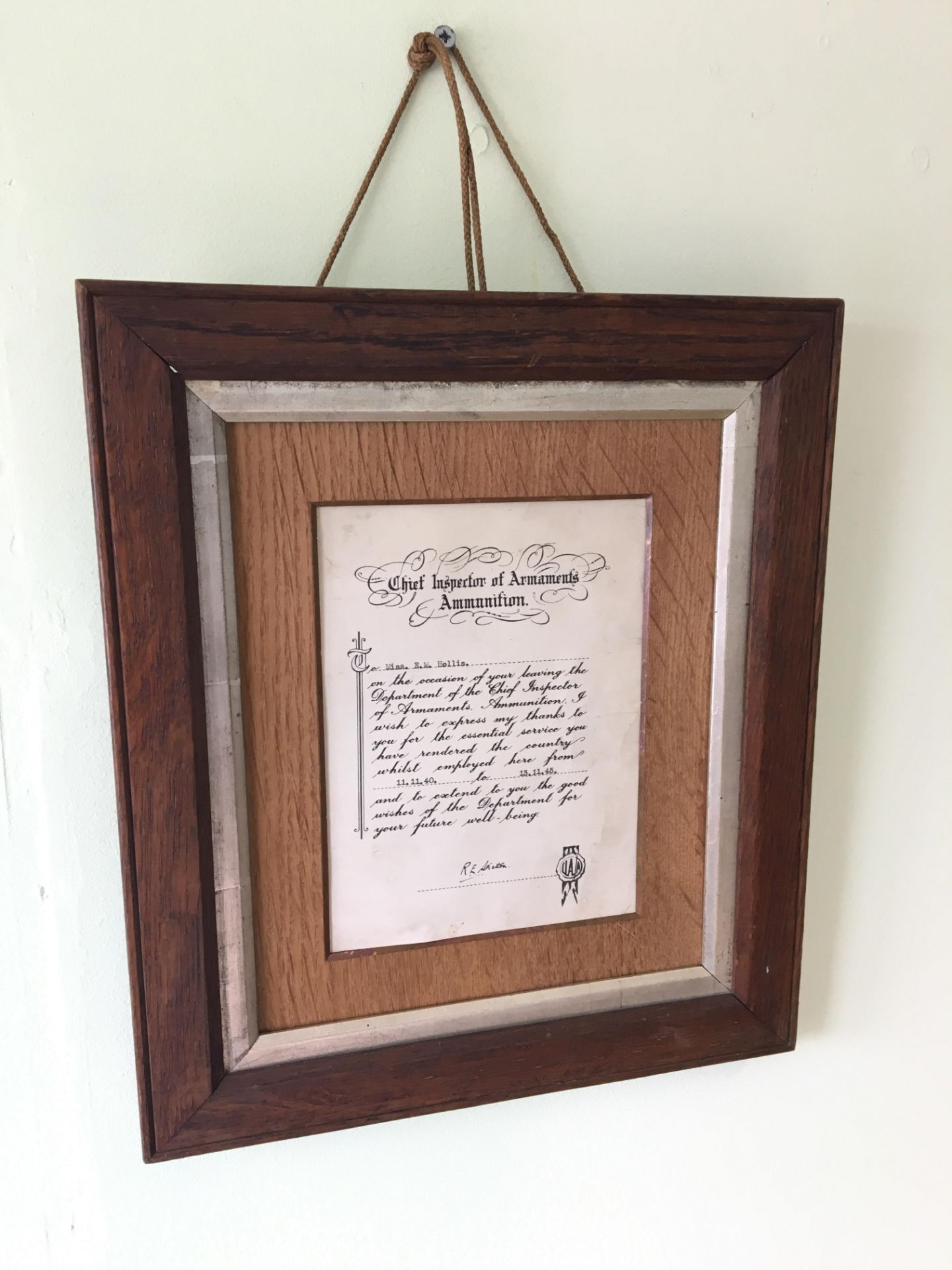 A FRAMED WW2 CERTIFICATE DATED 1945 FROM THE CHIEF INSPECTOR OF ARMAMENTS AMMUNITION - WOMEN IN