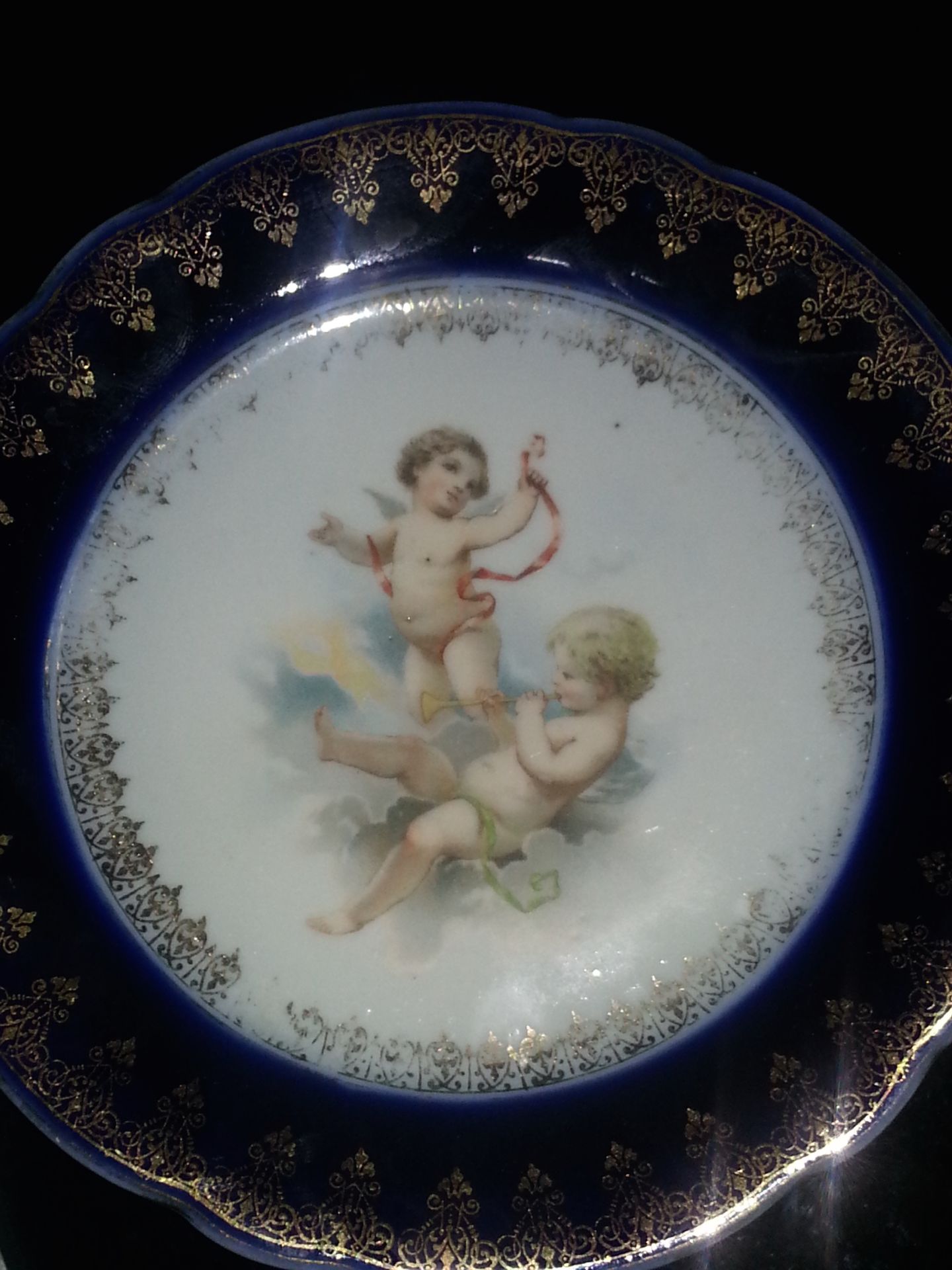 Royal Vienna porcelain vase and plates - Image 2 of 4