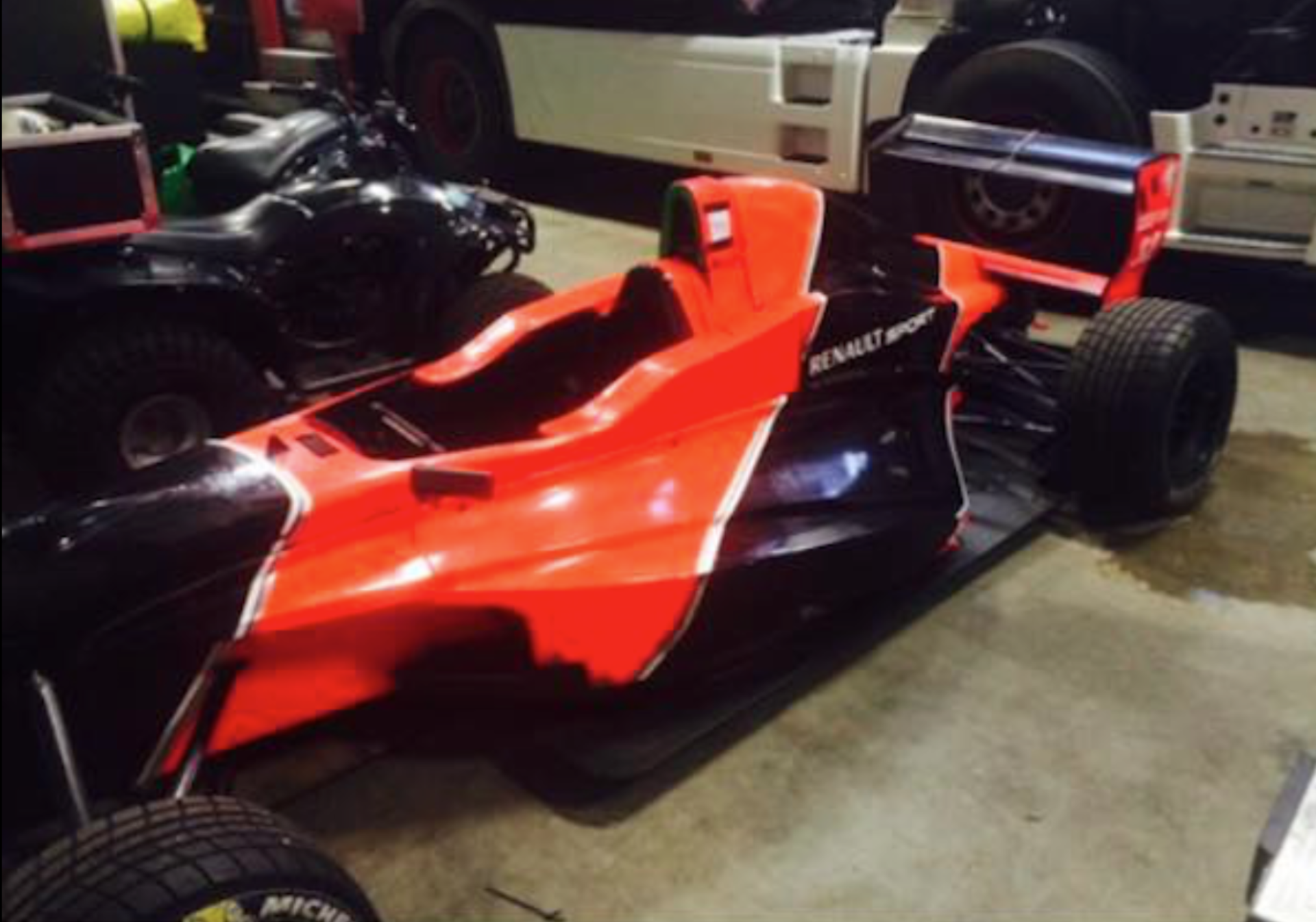 2011 Formula Renault 2.0 litre Race Car. ONLY 11 HOURS ON THE ENGINE SINCE NEW - Image 3 of 3