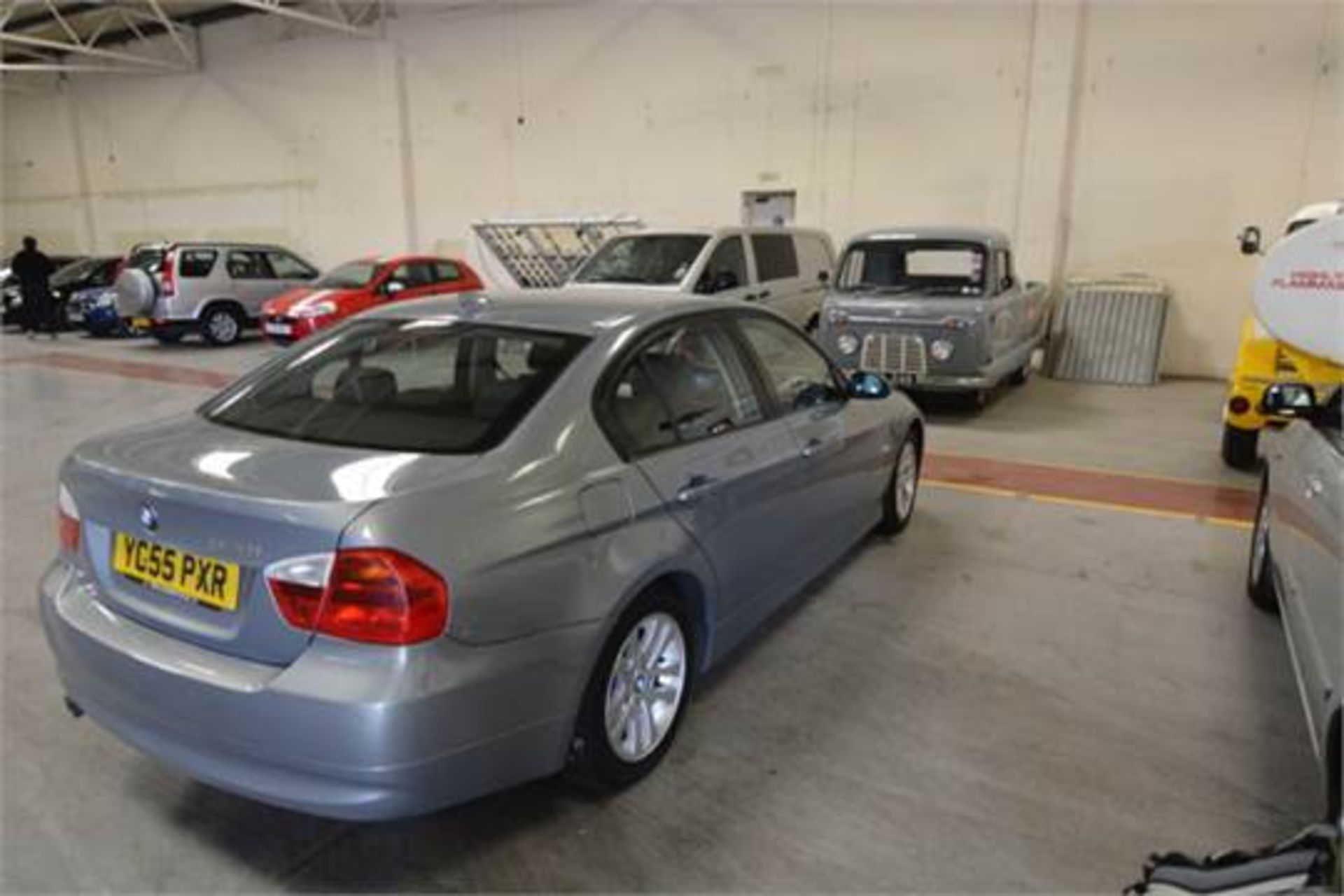 55 BMW 320i SE Saloon - Image 4 of 11