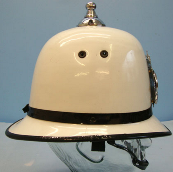 Isle Of Man Police Queen's Crown Badged Constable's/Sergeant's White Composite Summer Helmet - Image 2 of 3