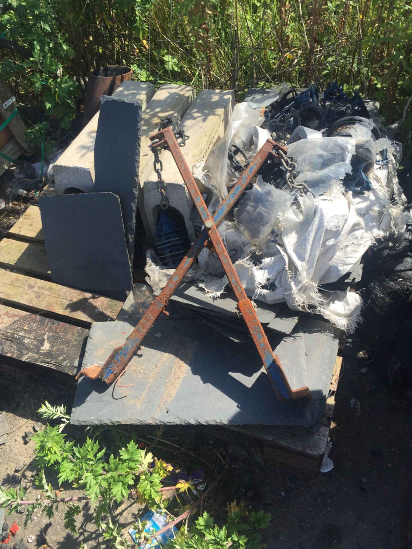 Misc pallet - containing slate etc - No Reserve - Image 2 of 2