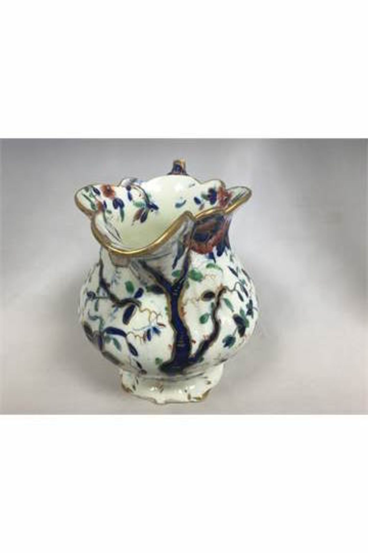 A 19TH CENTURY STAFFORDSHIRE IMARI JUG. HANDPAINTED WITH GILT EDGING. FREE UK DELIVERY. - Image 3 of 5
