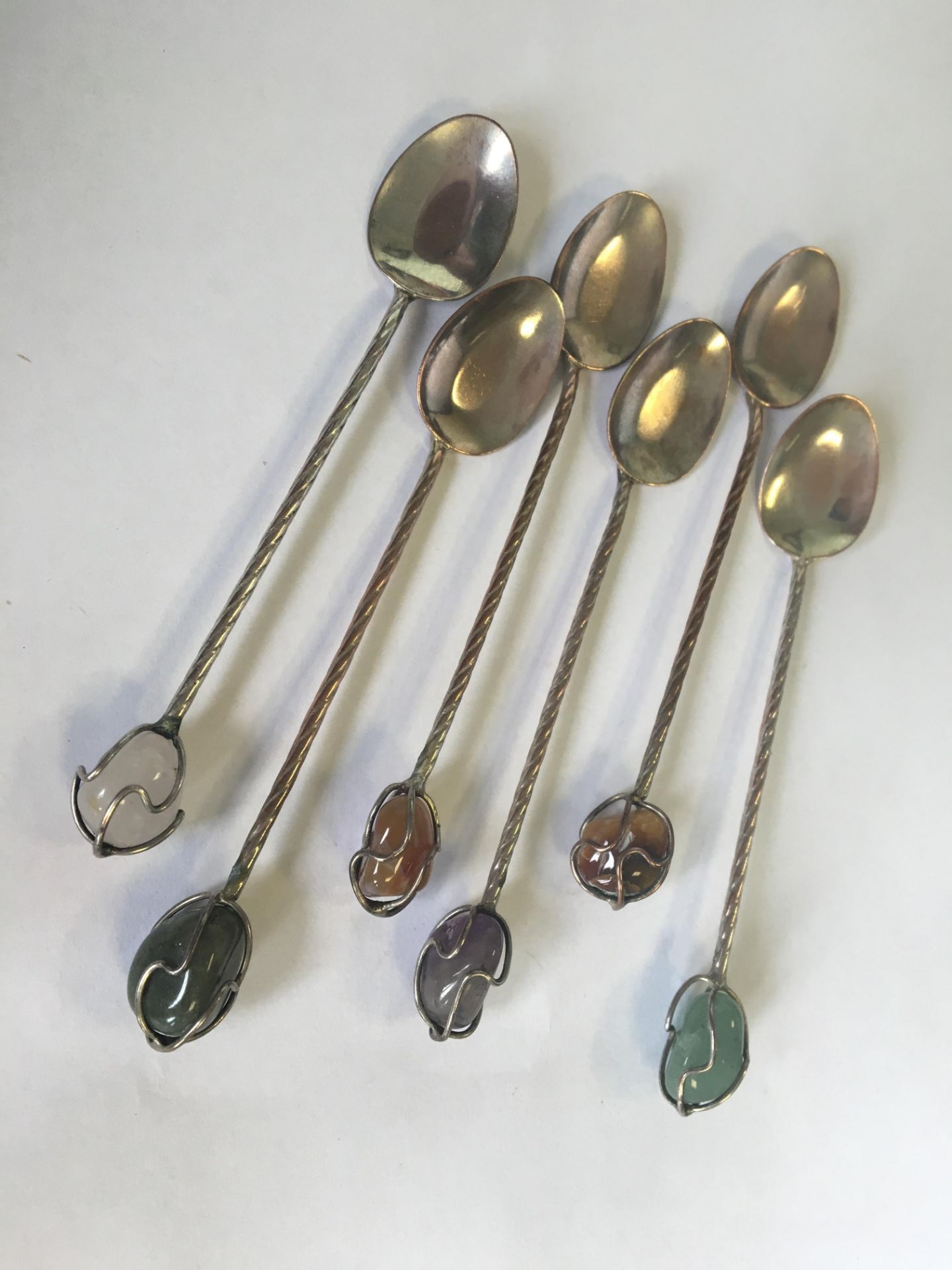AN INTERESTING SET OF SIX DEMITASSE SPOONS WITH SEMI-PRECIOUS STONE FINIALS. FREE UK DELIVERY. - Image 2 of 2