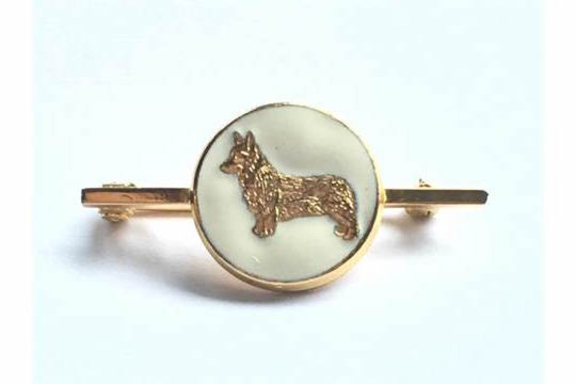 A VINTAGE ENAMEL BROOCH WITH WELSH CORGI, SIGNED M P (WITH CROWN). With free UK delivery.