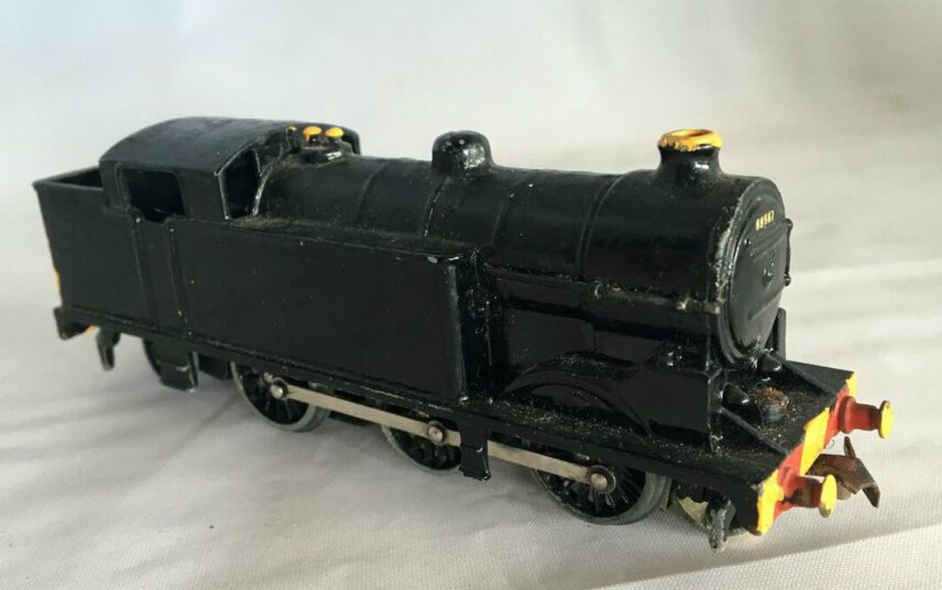 A VINTAGE LOCOMOTIVE TOY, STAMPED TYPE EDL17, 69567. FREE UK DELIVERY.