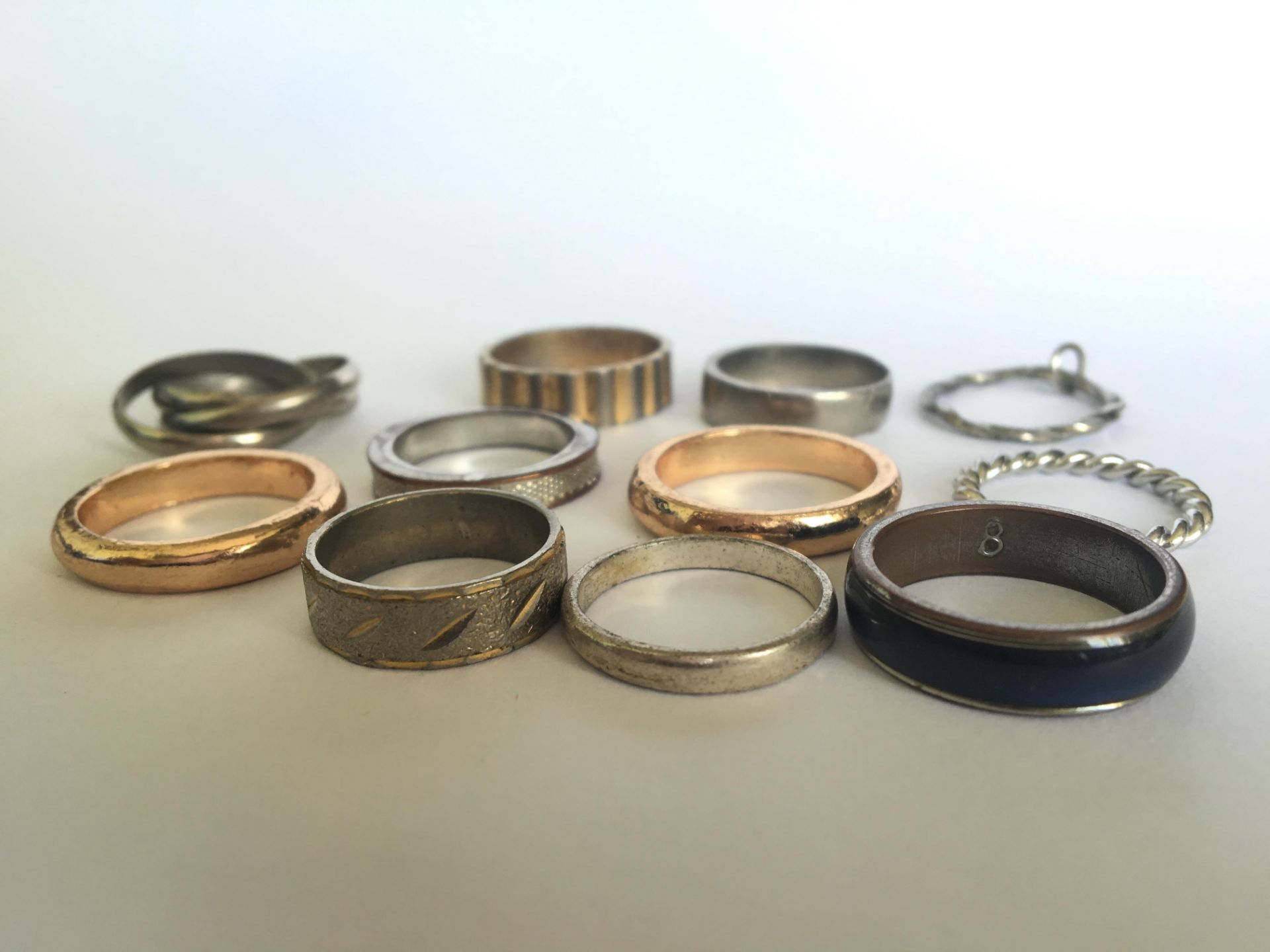 A GROUP OF MIXED WEDDING BAND RINGS (11). FREE UK DELIVERY.