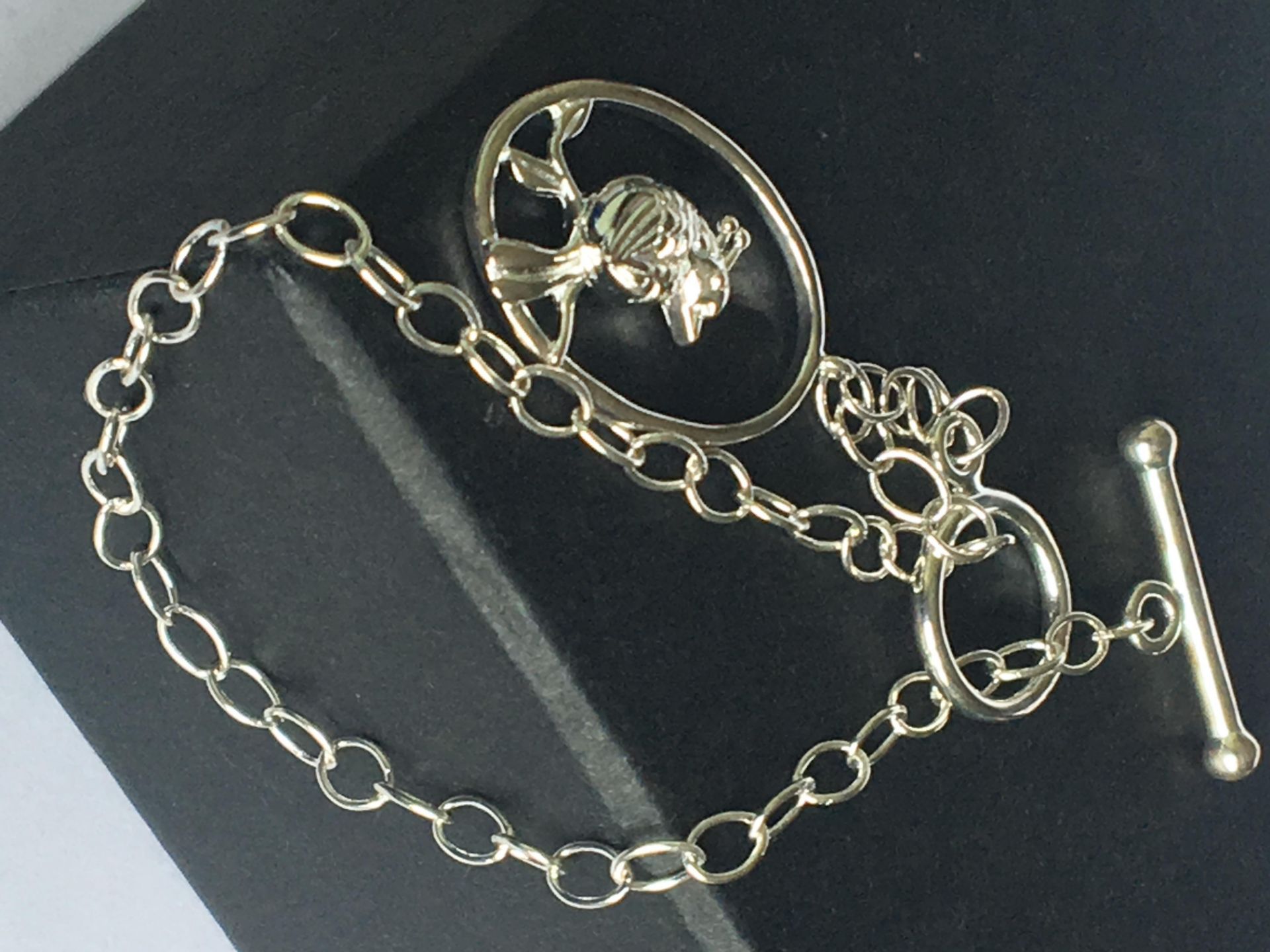 A STERLING SILVER (925) T BAR BRACELET WITH BIRD CHARM. (with free UK delivery) This is a brand