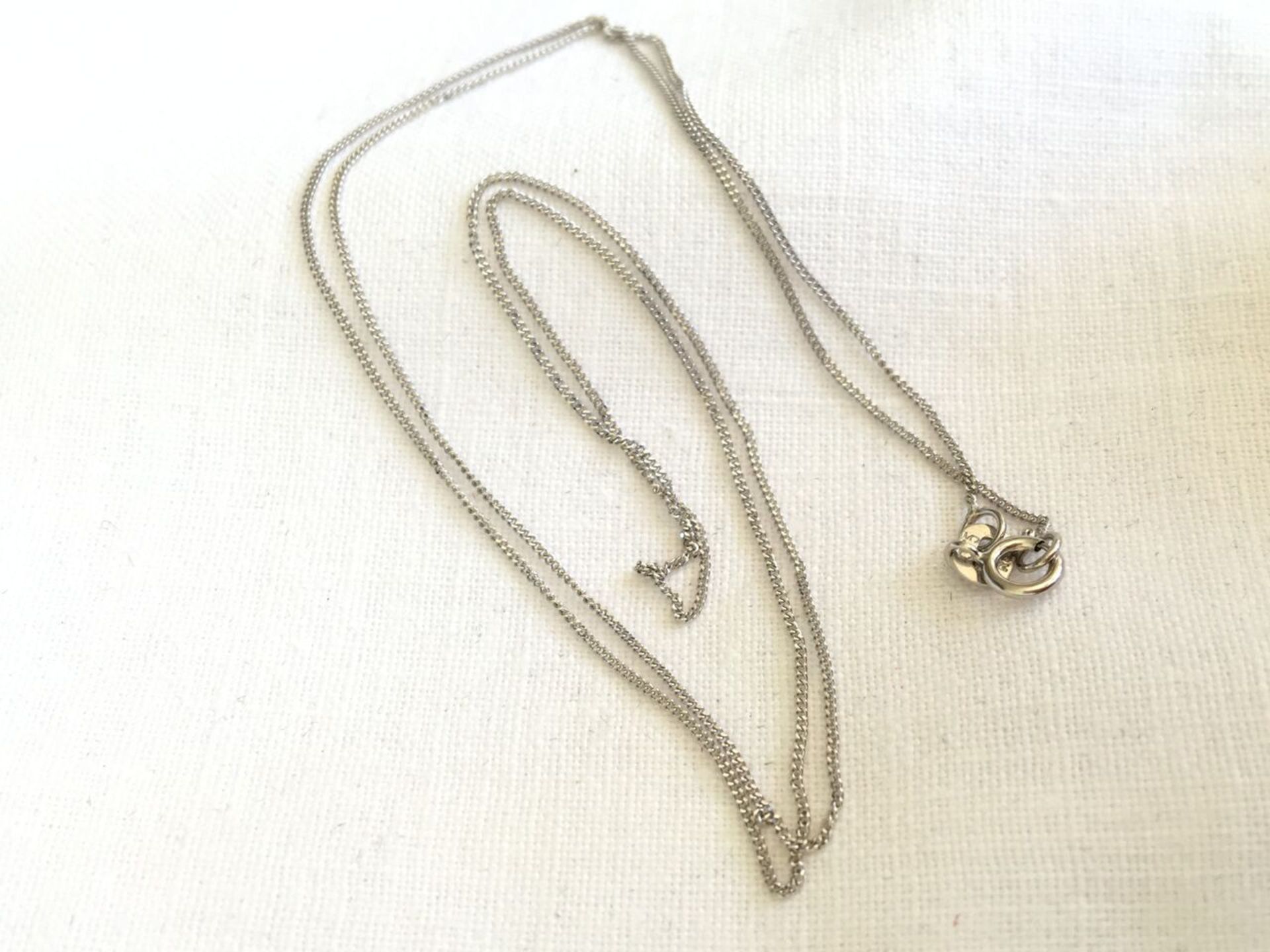 A HALLMARKED 9CT WHITE GOLD CURB CHAIN NECKLACE. 46CM. FREE UK DELIVERY.