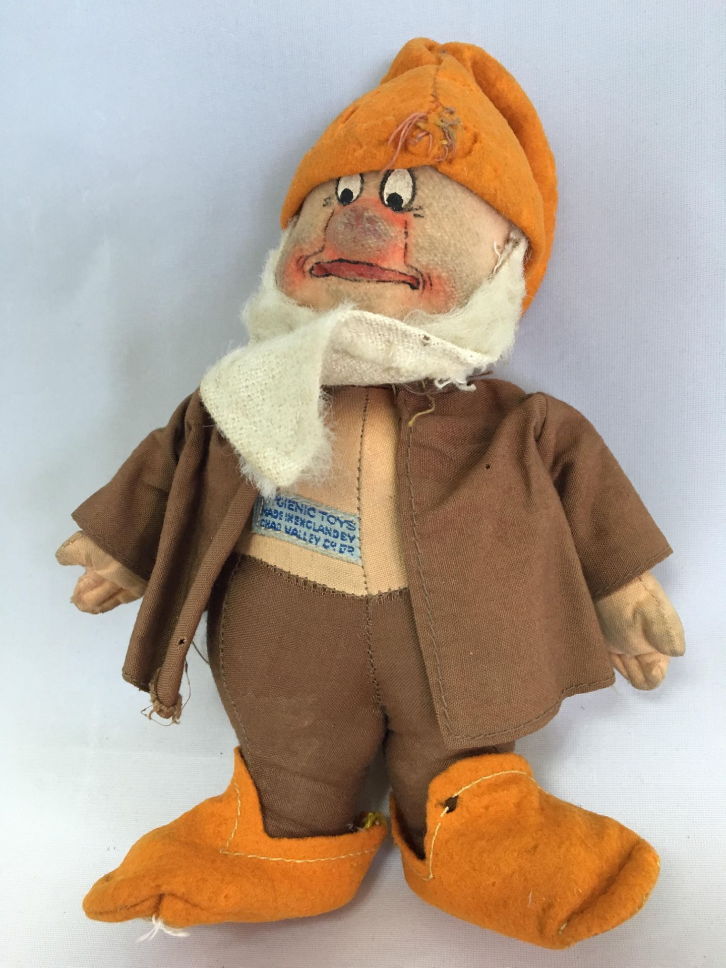 A VINTAGE CHAD VALLEY DWARF - GRUMPY - C. 1930s. WITH ORIGINAL LABEL, MOULDED AND PAINTED FELT FACE,
