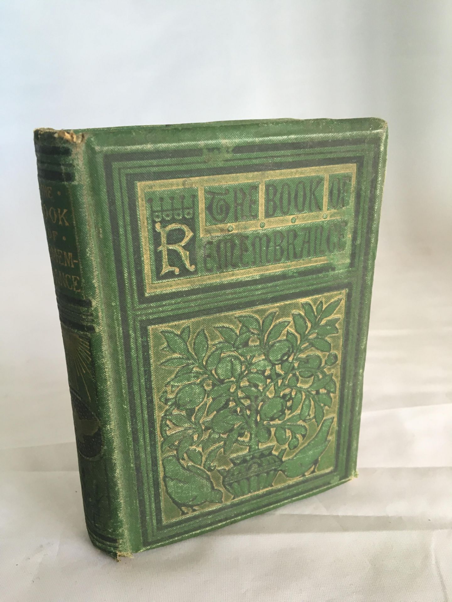 AN ART NOUVEAU POCKET BOOK "THE BOOK OF REMEMBRANCE". INSCRIPTION FROM ORIGINAL OWNER DATED 1878.