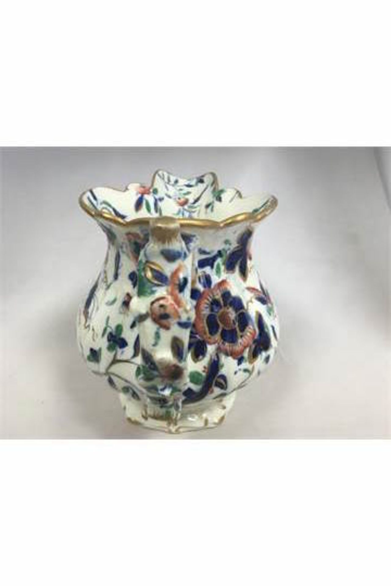 A 19TH CENTURY STAFFORDSHIRE IMARI JUG. HANDPAINTED WITH GILT EDGING. FREE UK DELIVERY. - Image 4 of 5