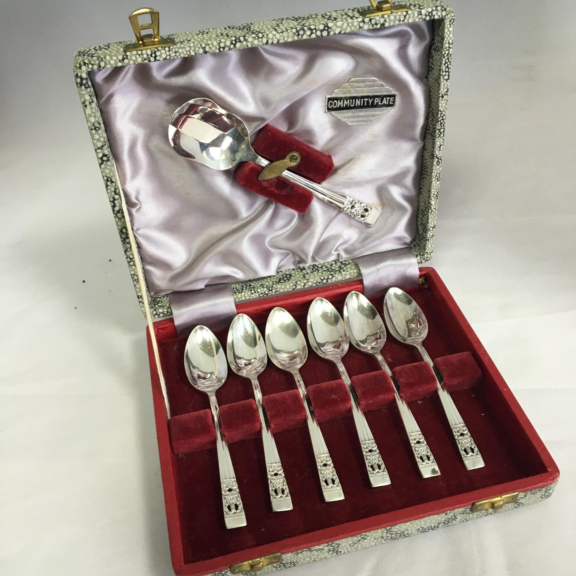 A BOXED SET OF ART DECO COMMUNITY PLATE CUTLERY. FREE UK DELIVERY.