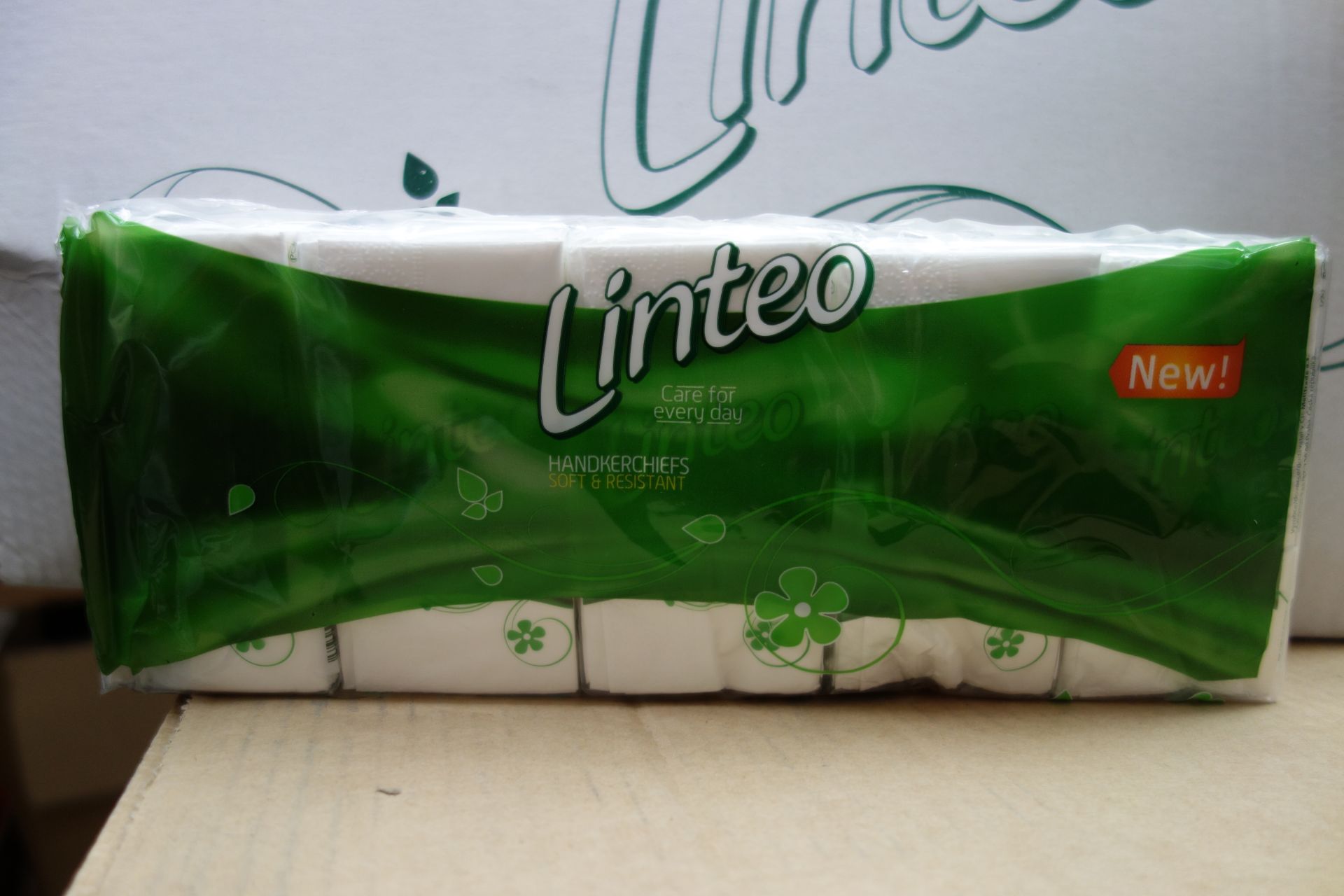 1,200 x Packs of 10 Linteo Soft & Resistant Pocket Tissues.