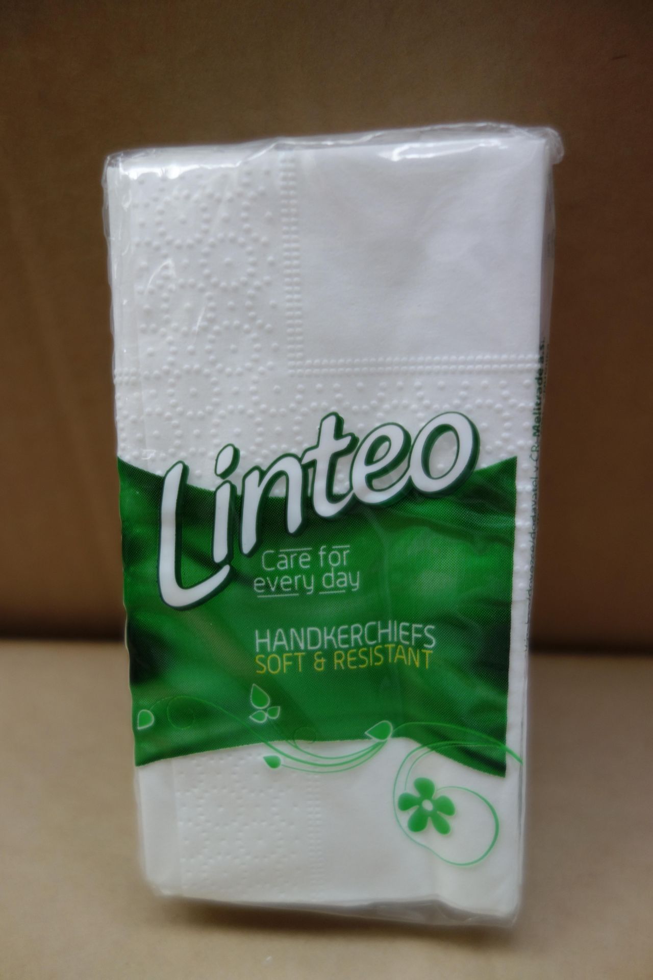 1,200 x Packs of 10 Linteo Soft & Resistant Pocket Tissues. - Image 2 of 3