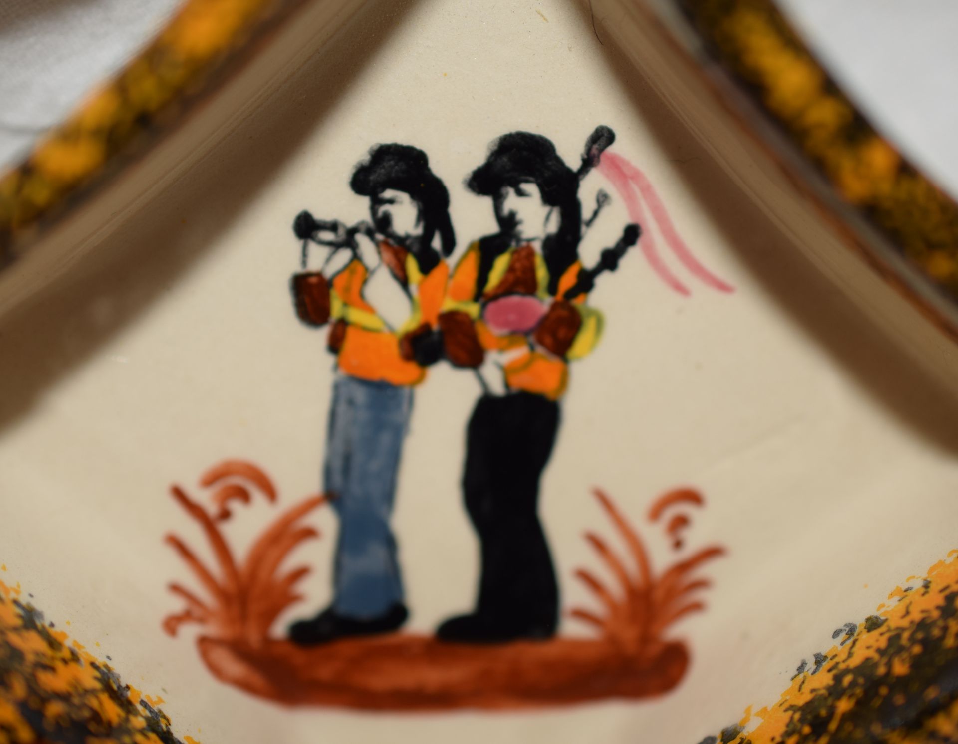 Vintage Quimper Pin Dish Featuring Pipers - Image 2 of 4