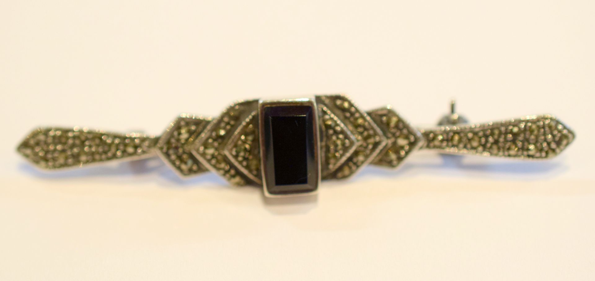 Ladies Vintage Art Deco Silver And Onyx Bar Brooch NO RESERVE - Image 2 of 5