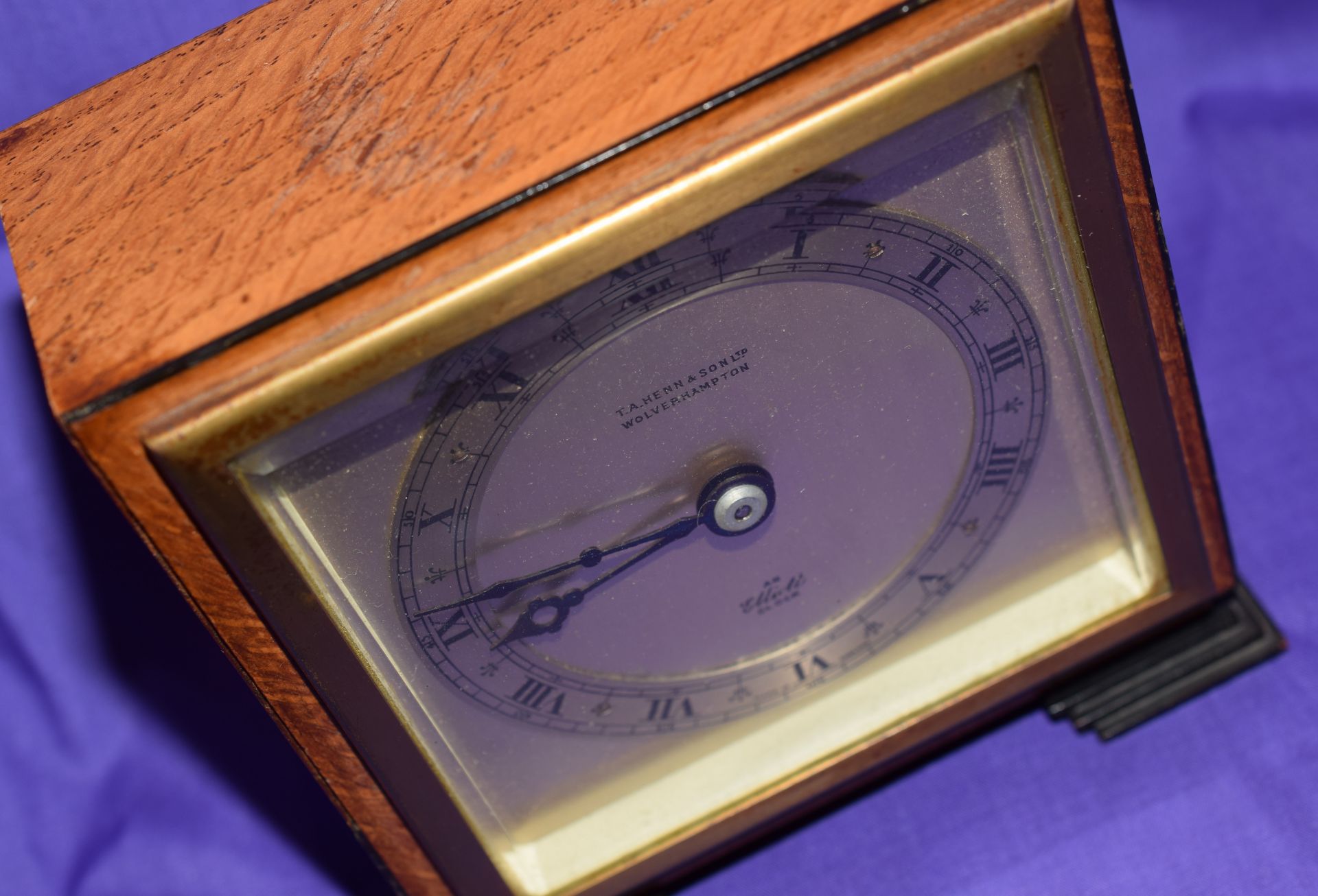 Elliot Clock signed T A Henn & Sons - Image 2 of 5